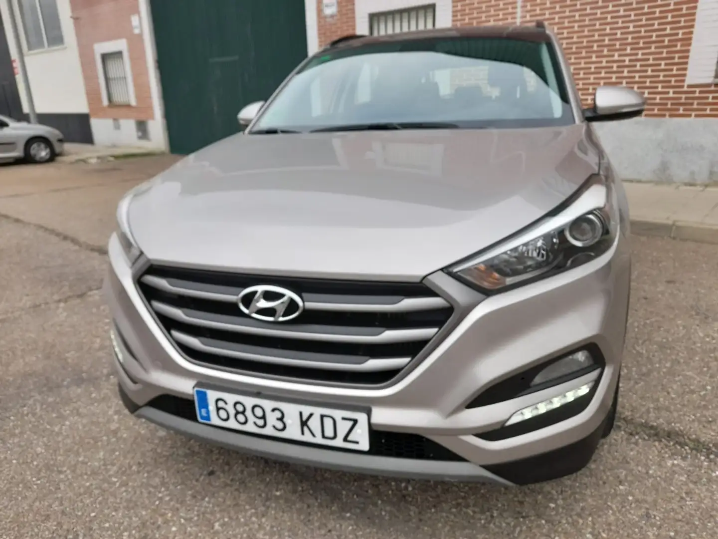 Hyundai TUCSON 1.7CRDI BD Essence 4x2 Grau - 2