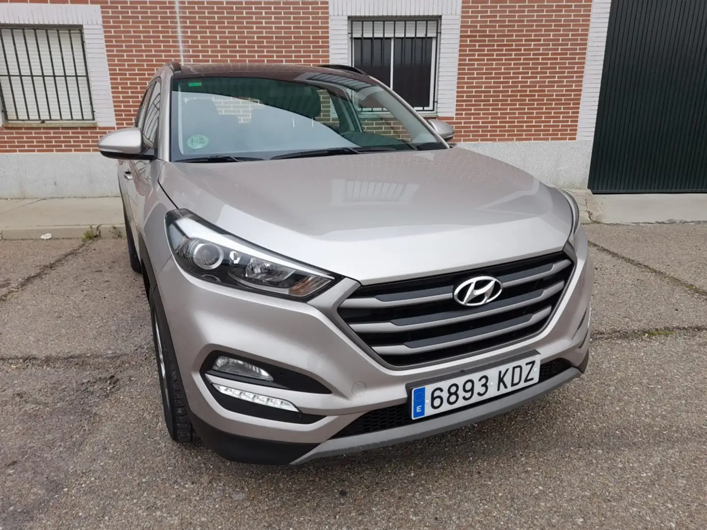 Hyundai TUCSON 1.7CRDI BD Essence 4x2 Grau - 1