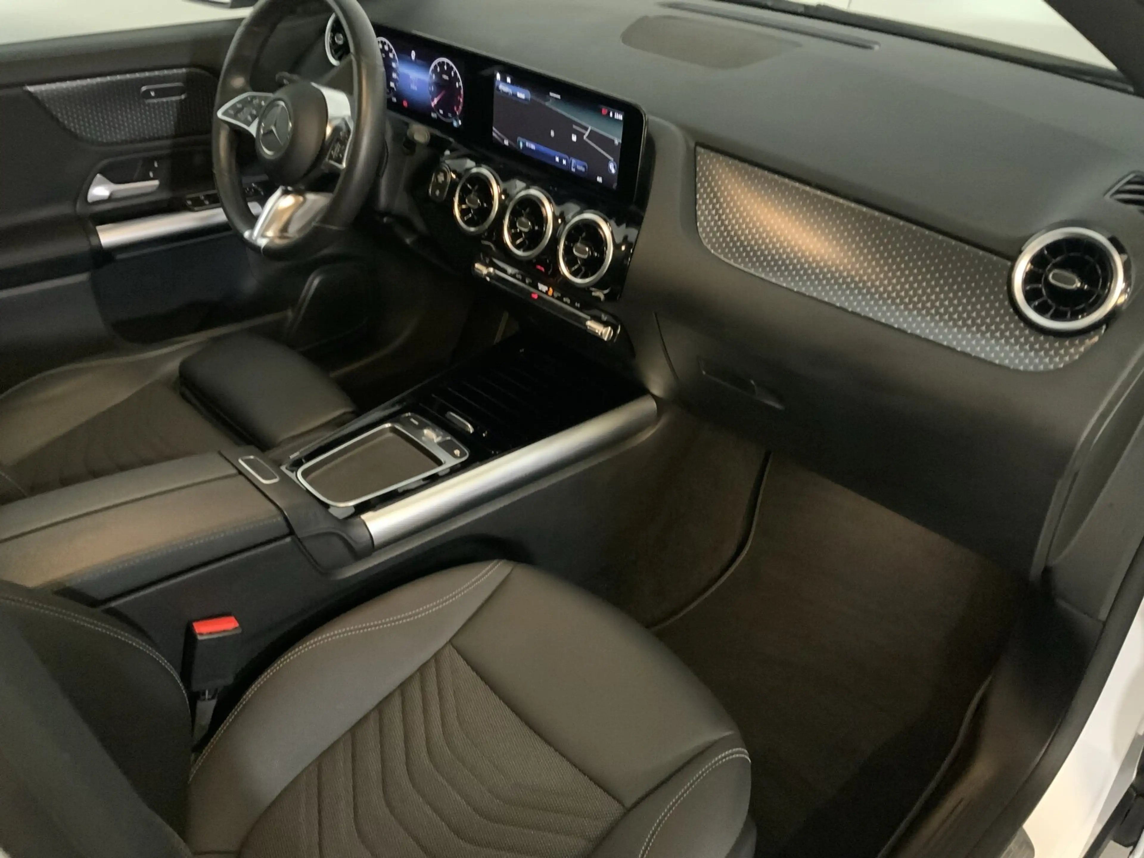 Mercedes-Benz GLA 200 GLA 200 Progressive Night Pano RüKa AppleCarPlay — photo 14