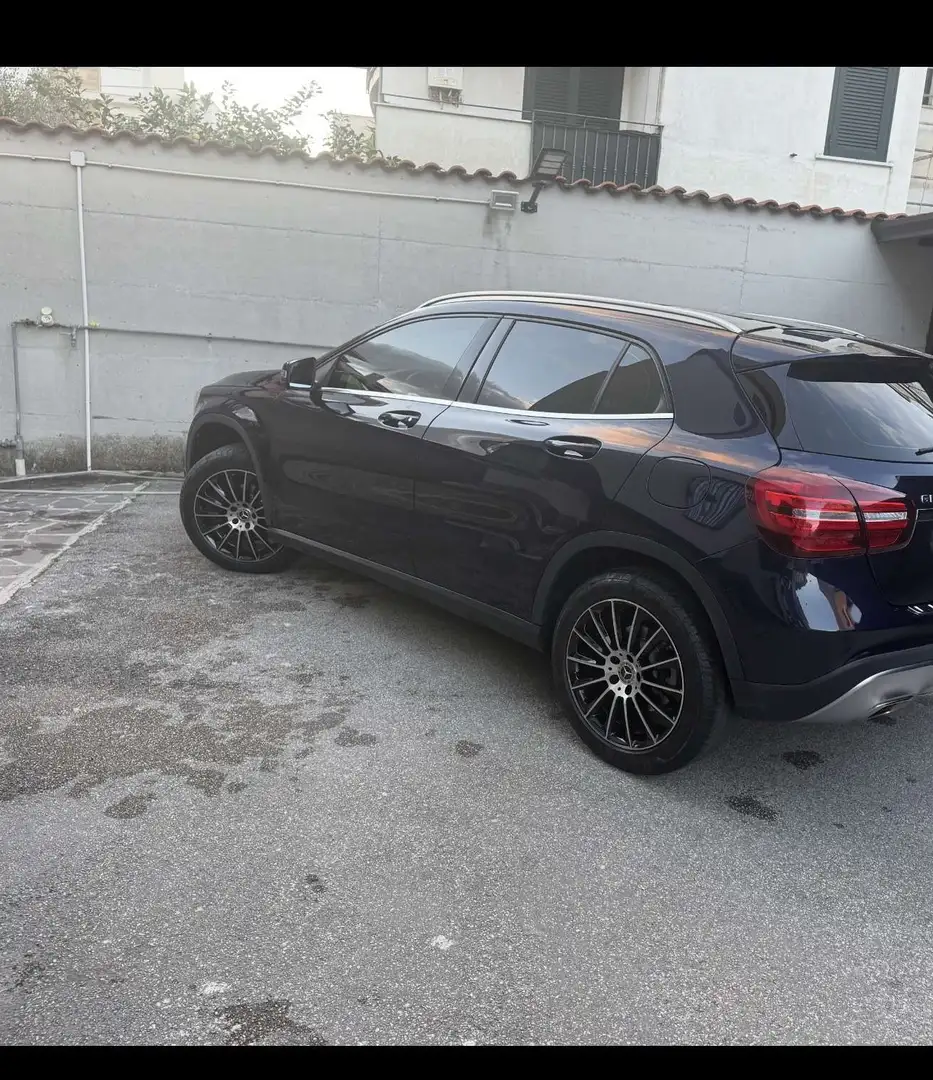 Mercedes-Benz GLA 180 GLA 180d - 2