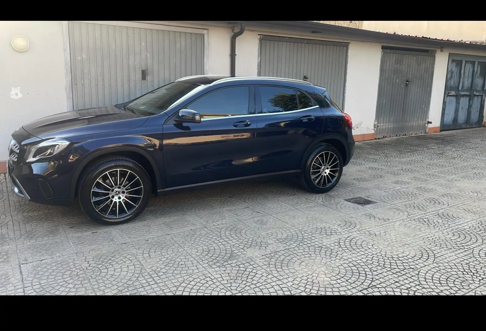 Mercedes-Benz GLA 180 GLA 180d - 1