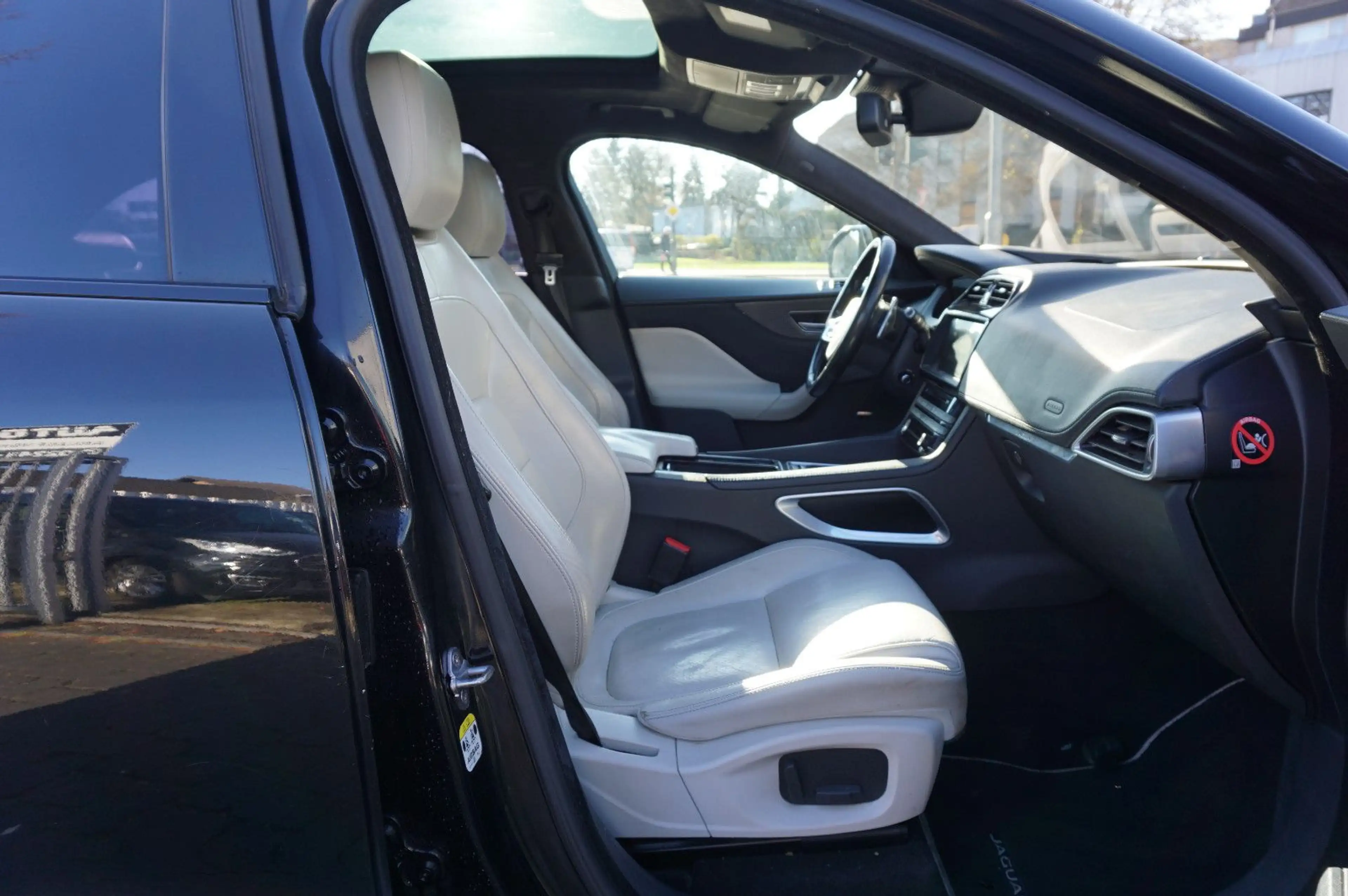 Jaguar F-Pace F-PACE First Edition AWD Vollausstattung! — photo 10