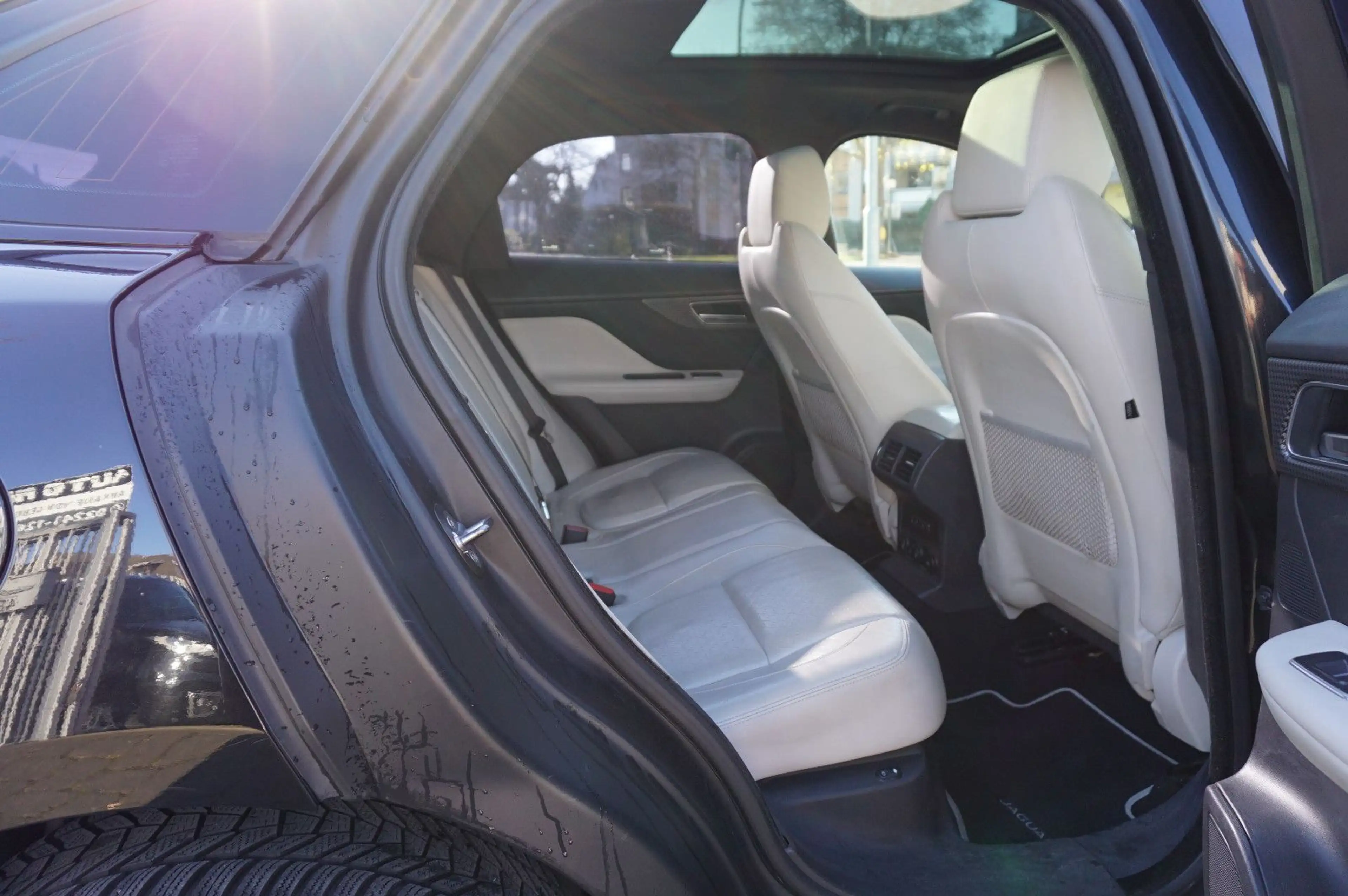 Jaguar F-Pace F-PACE First Edition AWD Vollausstattung! — photo 11