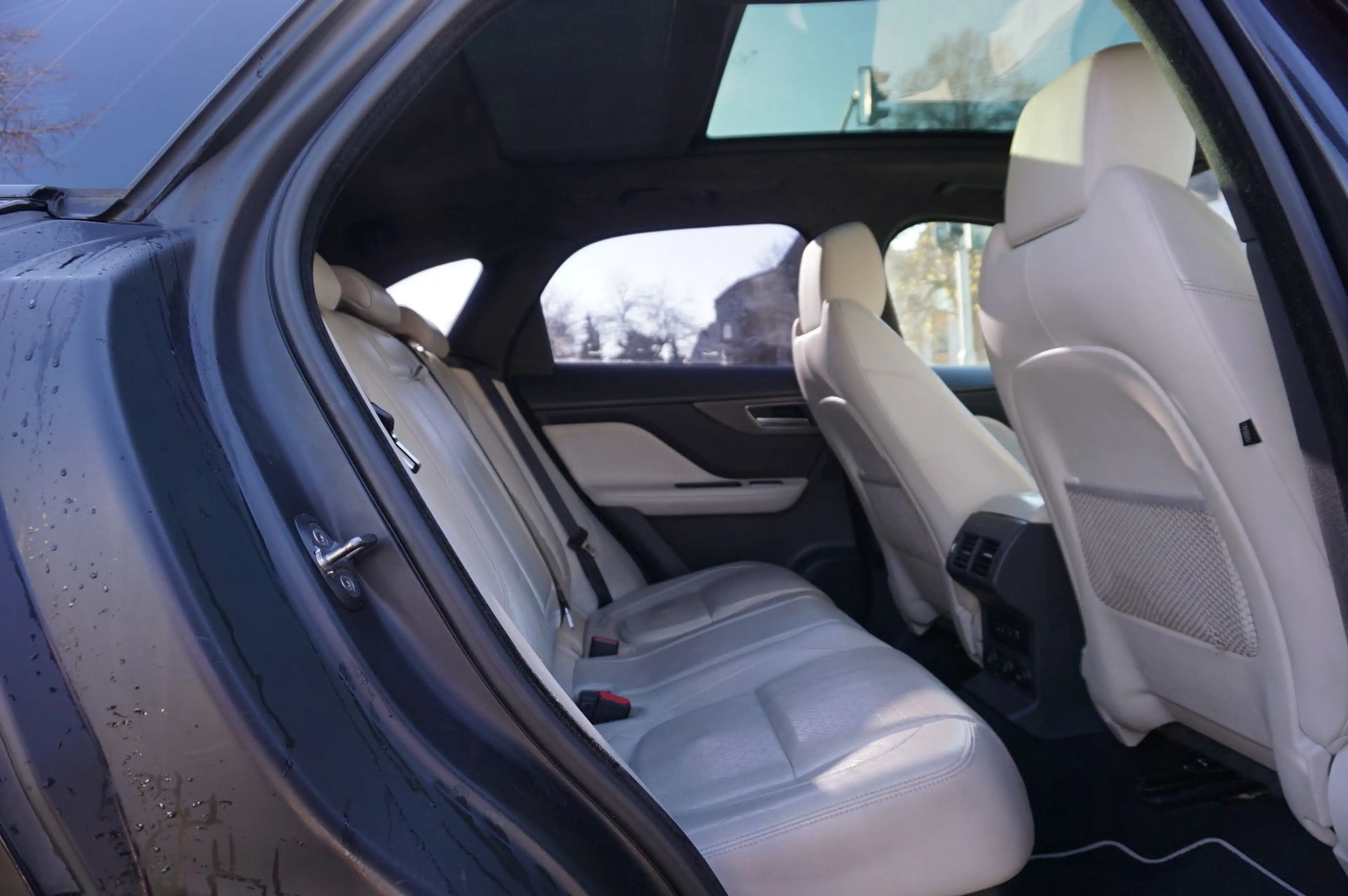Jaguar F-Pace F-PACE First Edition AWD Vollausstattung! — photo 13