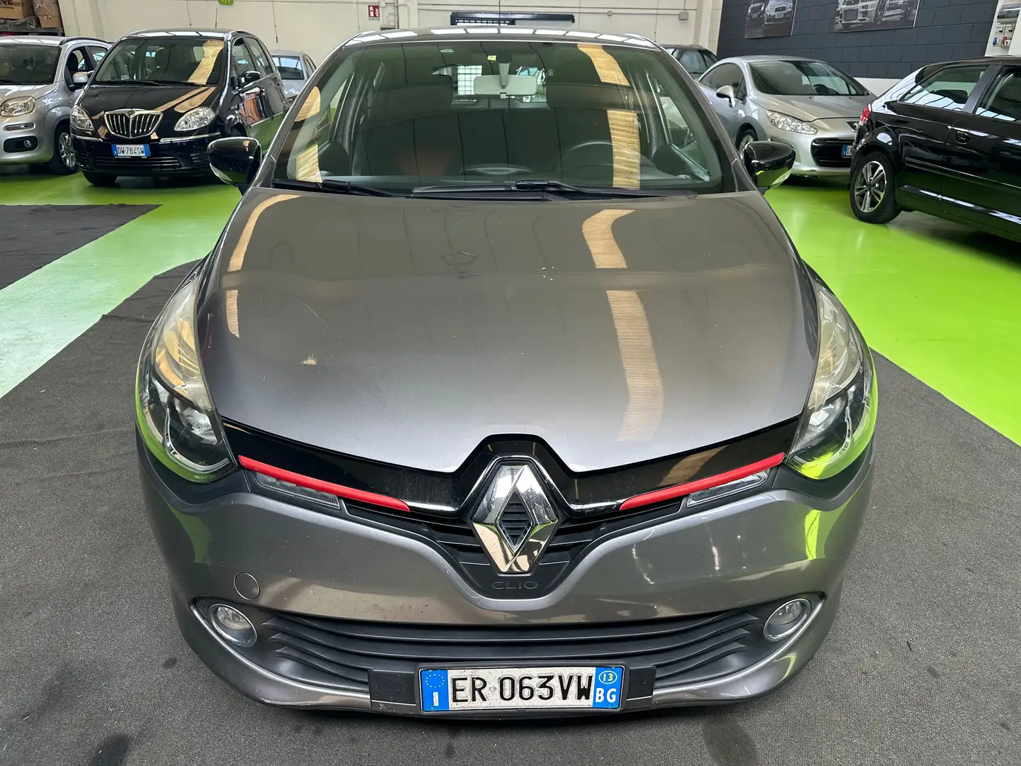 Renault Clio 5p 1.5 dci Live 75cv Grijs - 2
