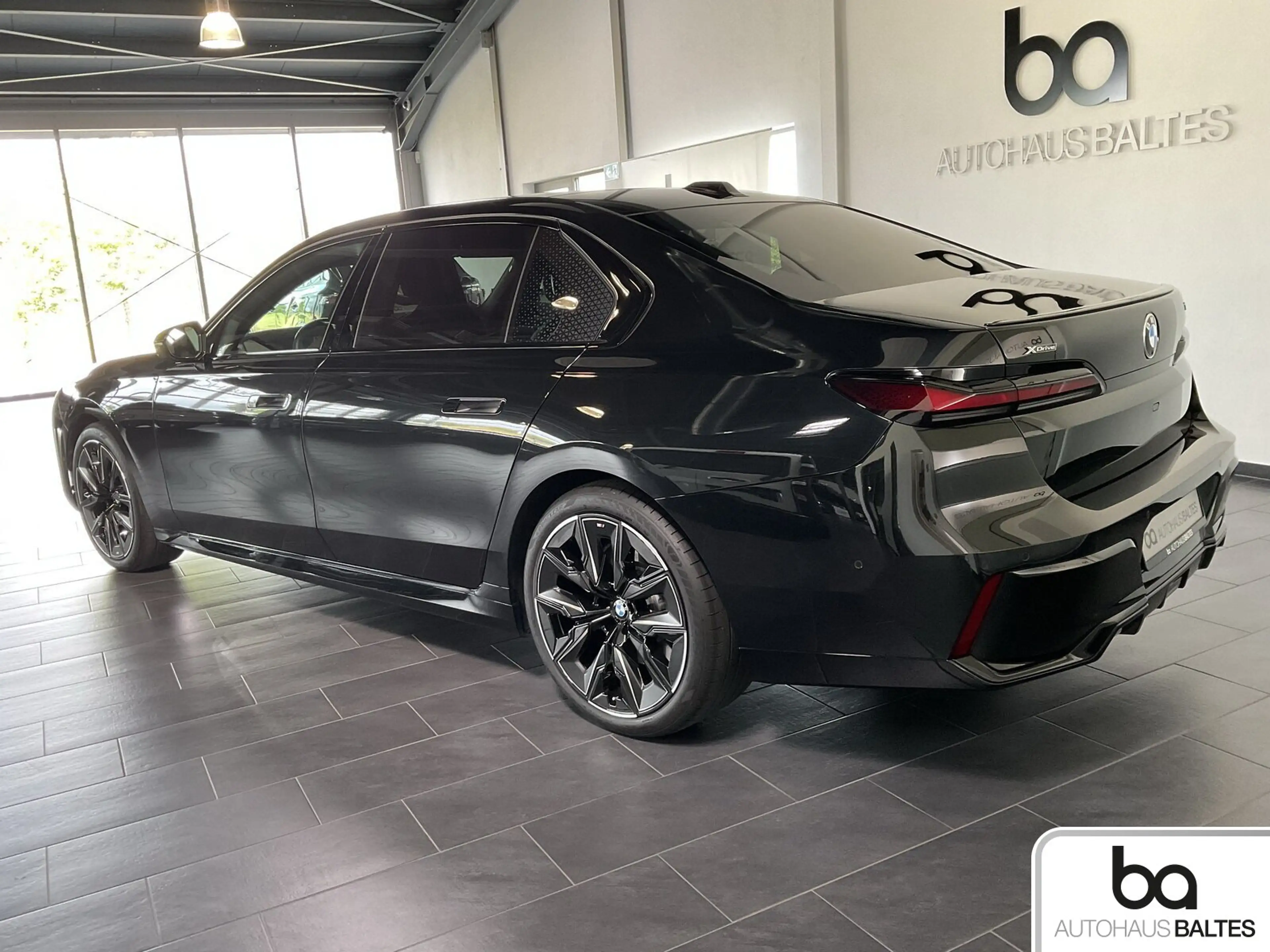 BMW 740 740d xDrive M Sport Pro 21"/AHK/Luft/B&W/360°/Soft — photo 4