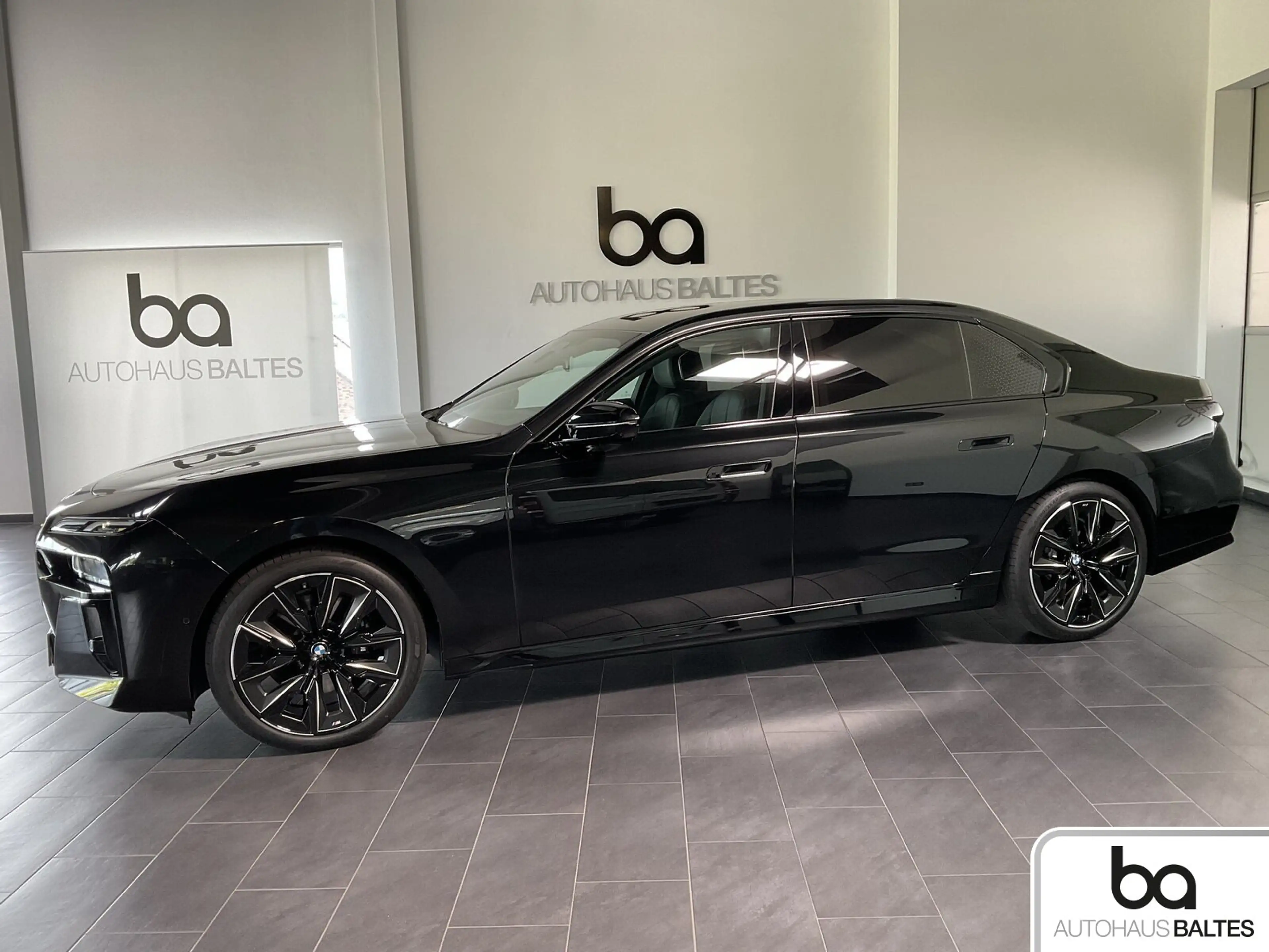 BMW 740 740d xDrive M Sport Pro 21"/AHK/Luft/B&W/360°/Soft — photo 3