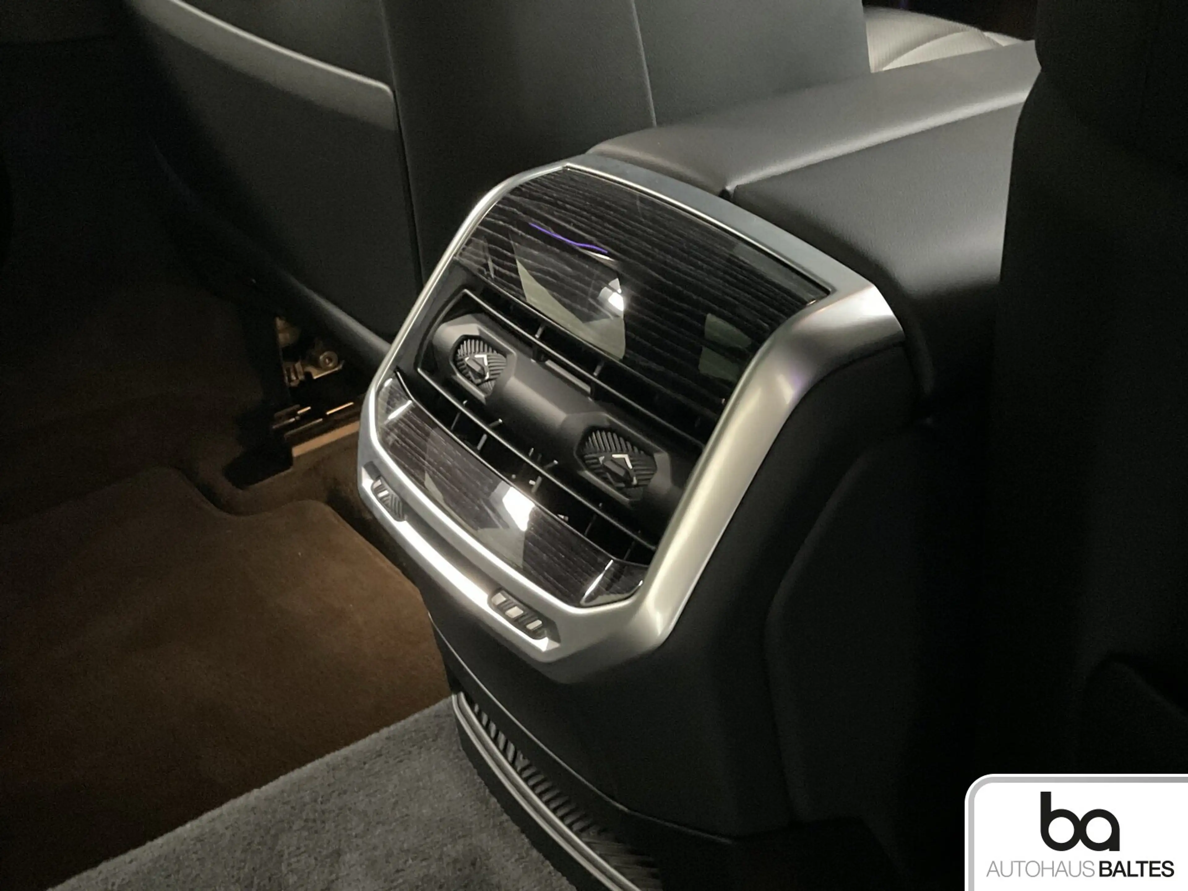 BMW 740 740d xDrive M Sport Pro 21"/AHK/Luft/B&W/360°/Soft — photo 9
