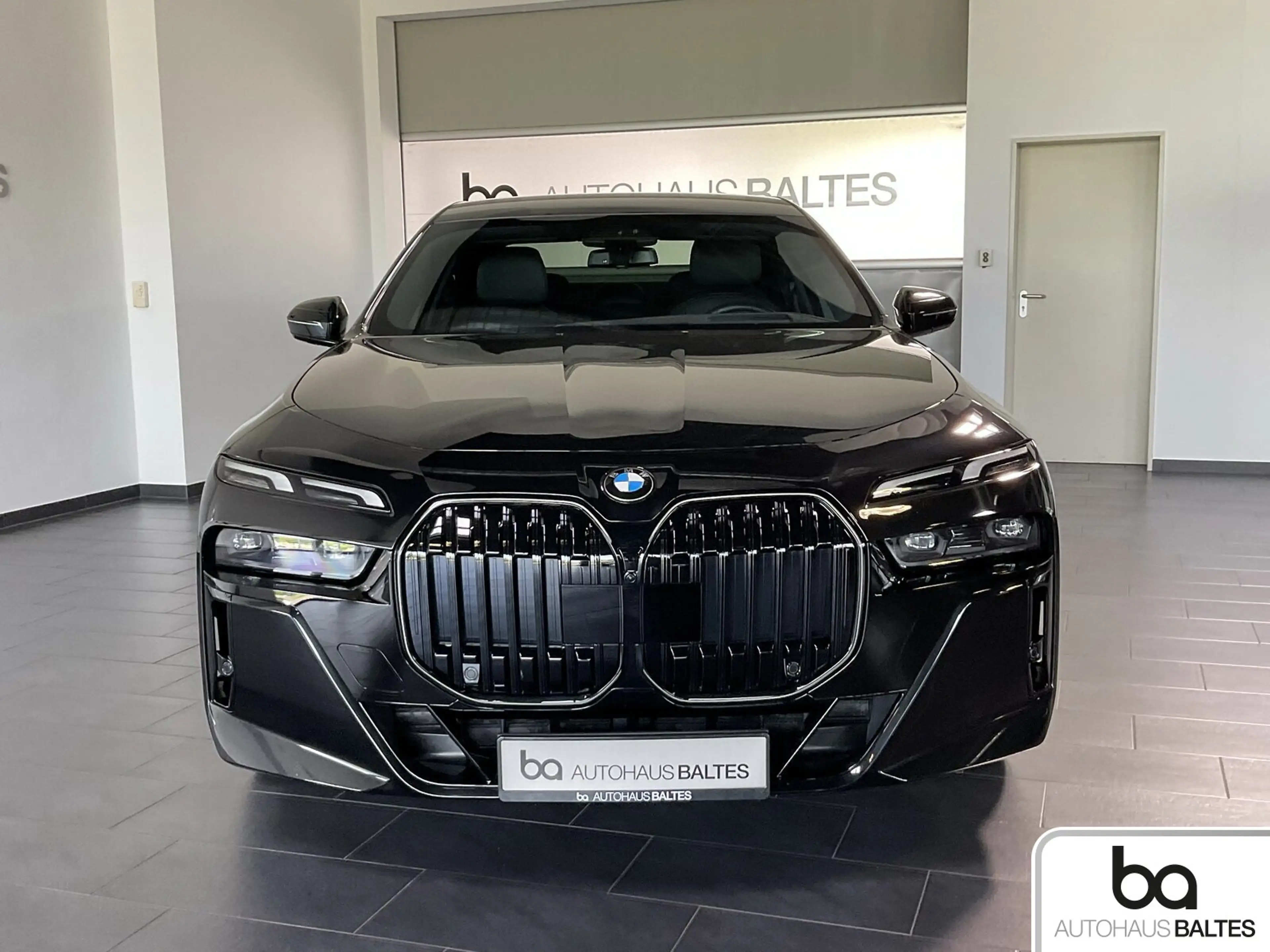 BMW 740 740d xDrive M Sport Pro 21"/AHK/Luft/B&W/360°/Soft — photo 2