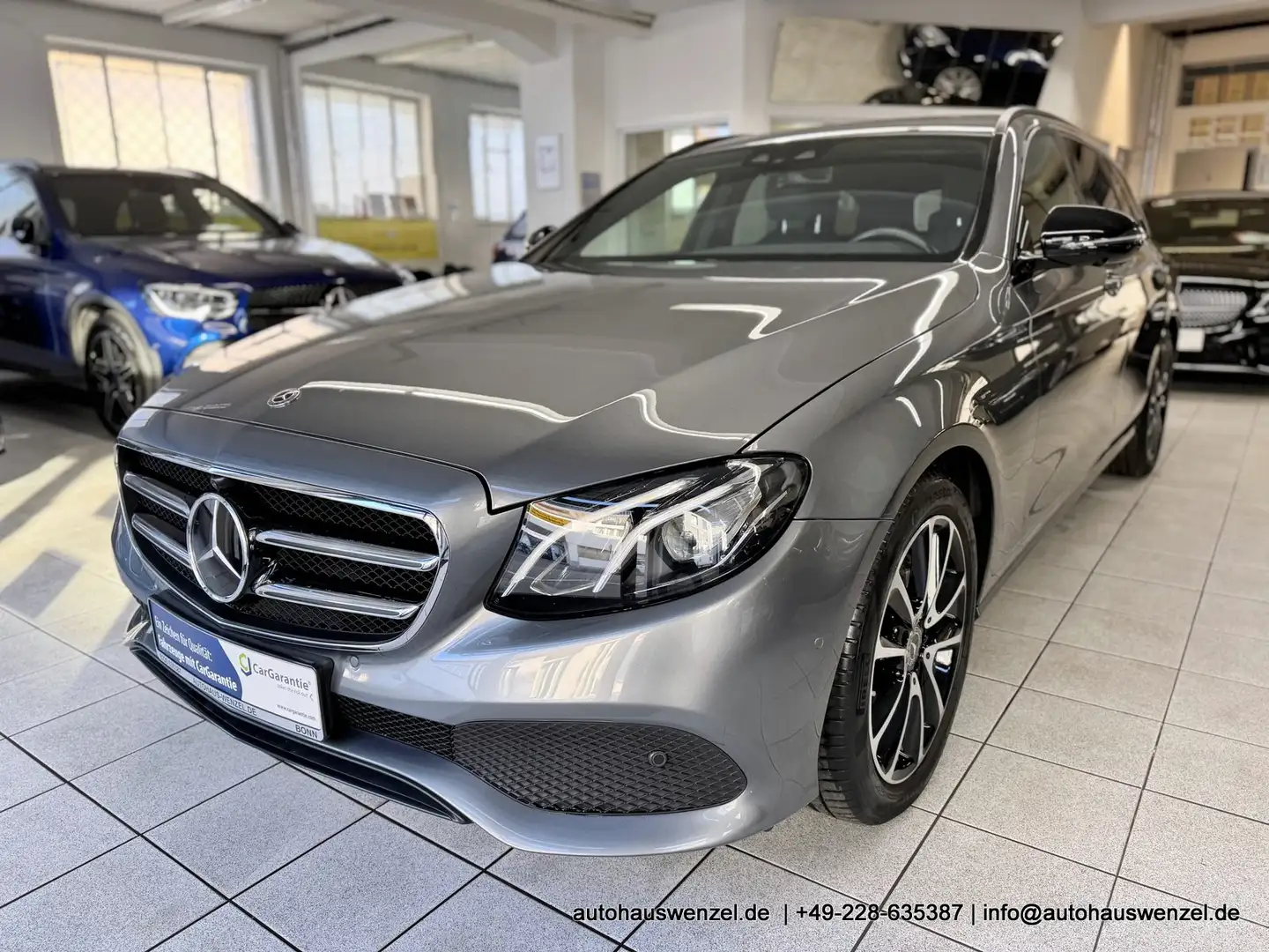 Mercedes-Benz E 220 d 4Matic T-Mod. LEDER COMAND STANDHEIZUNG KAM 360 Grau - 2