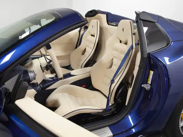 Ferrari 812 view 13