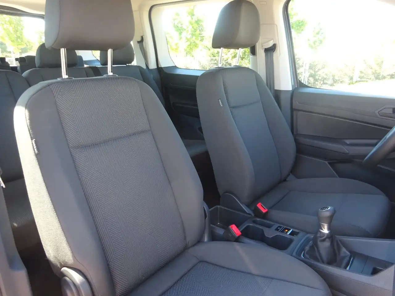 Ford Grand Tourneo 2026 — фото 13