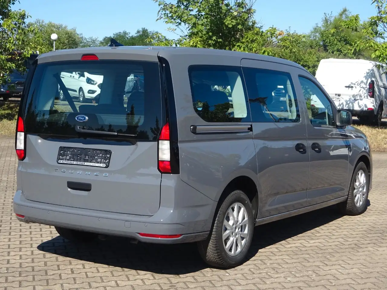 Ford Grand Tourneo 2026 — фото 9