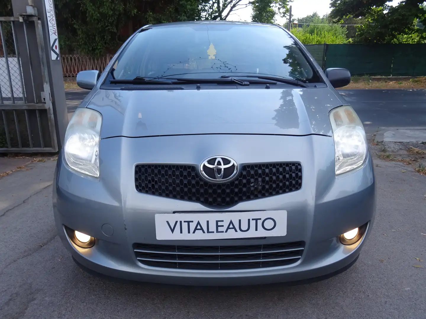 Toyota Yaris 3p 1.3 Sol OK NEOPATENTATI Argento - 2