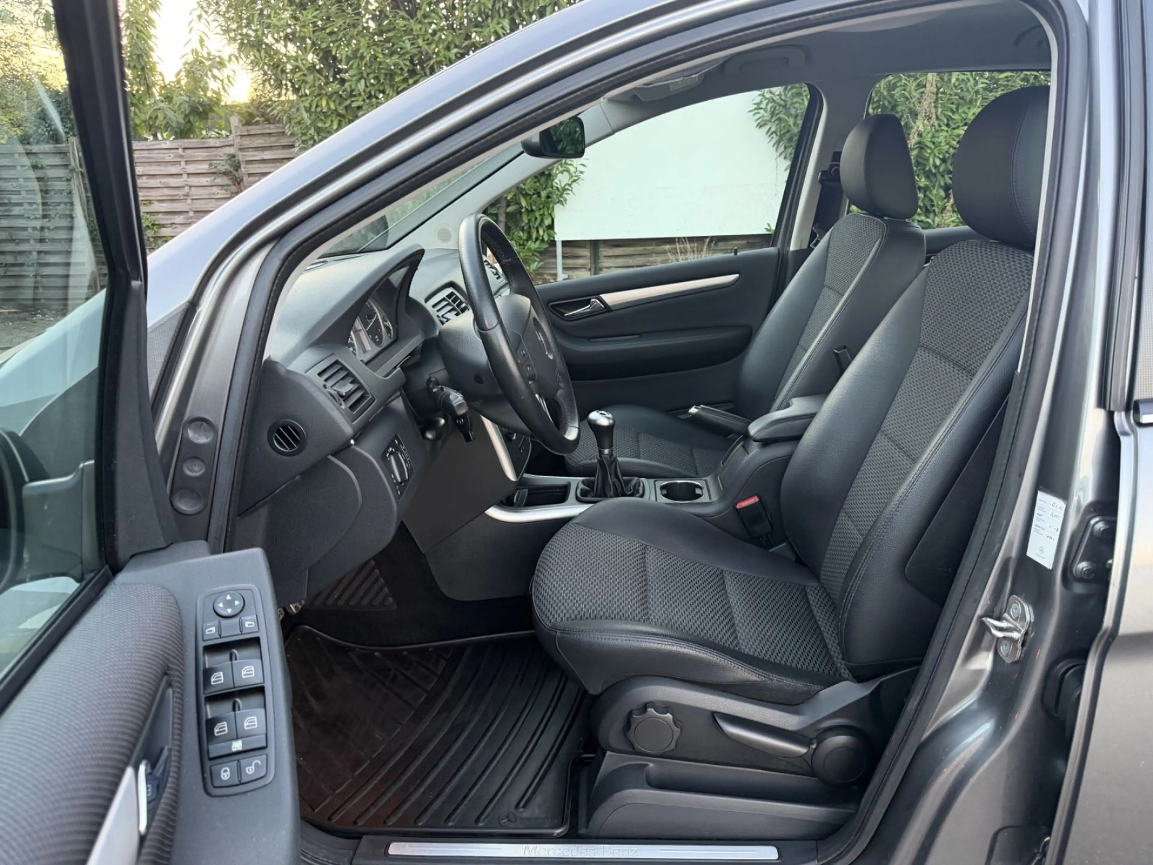 Mercedes-Benz B 200 PDC Sitzheizung Anhängerkupplung HU/AU NEU — photo 9