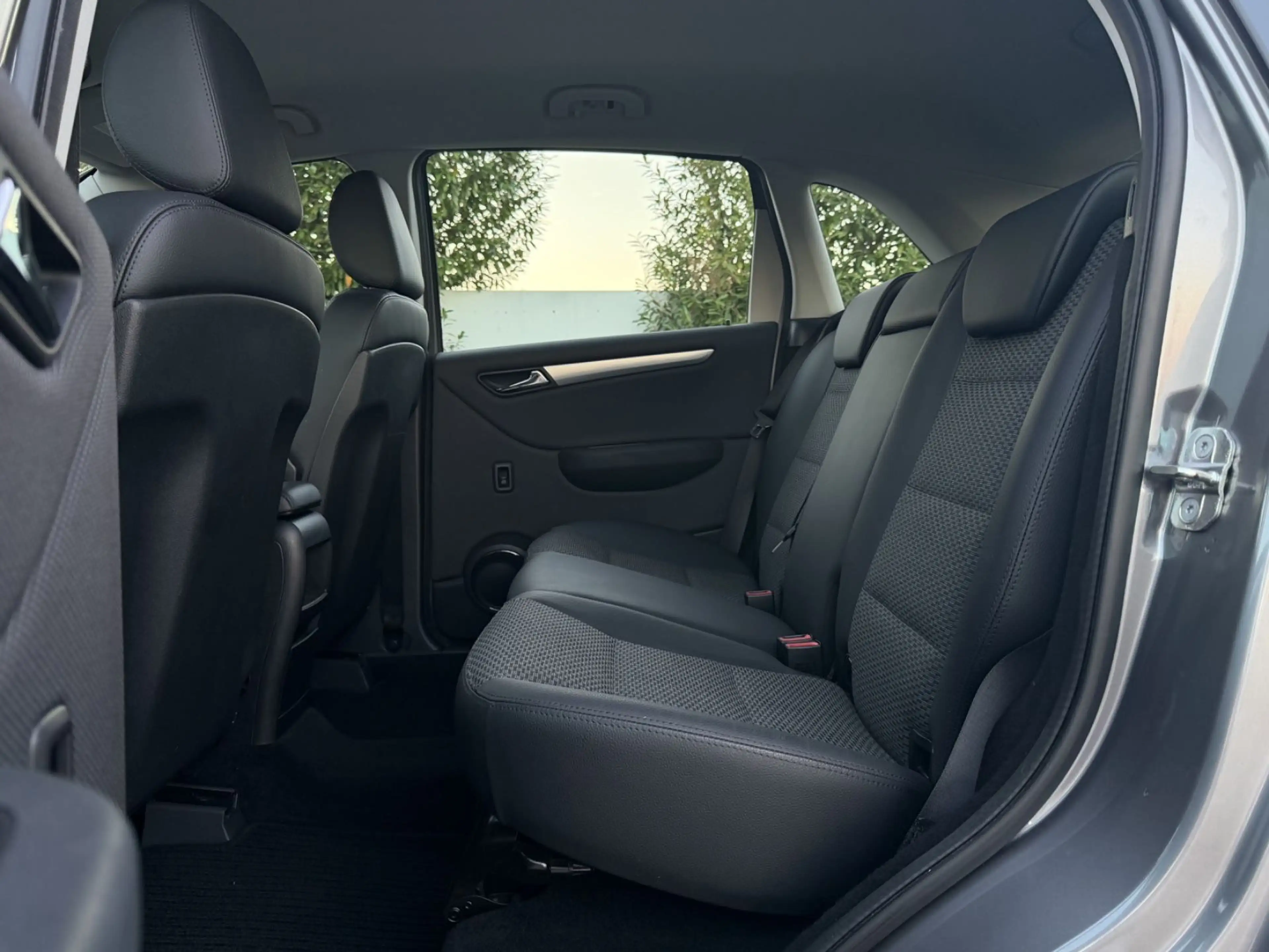 Mercedes-Benz B 200 PDC Sitzheizung Anhängerkupplung HU/AU NEU — photo 14