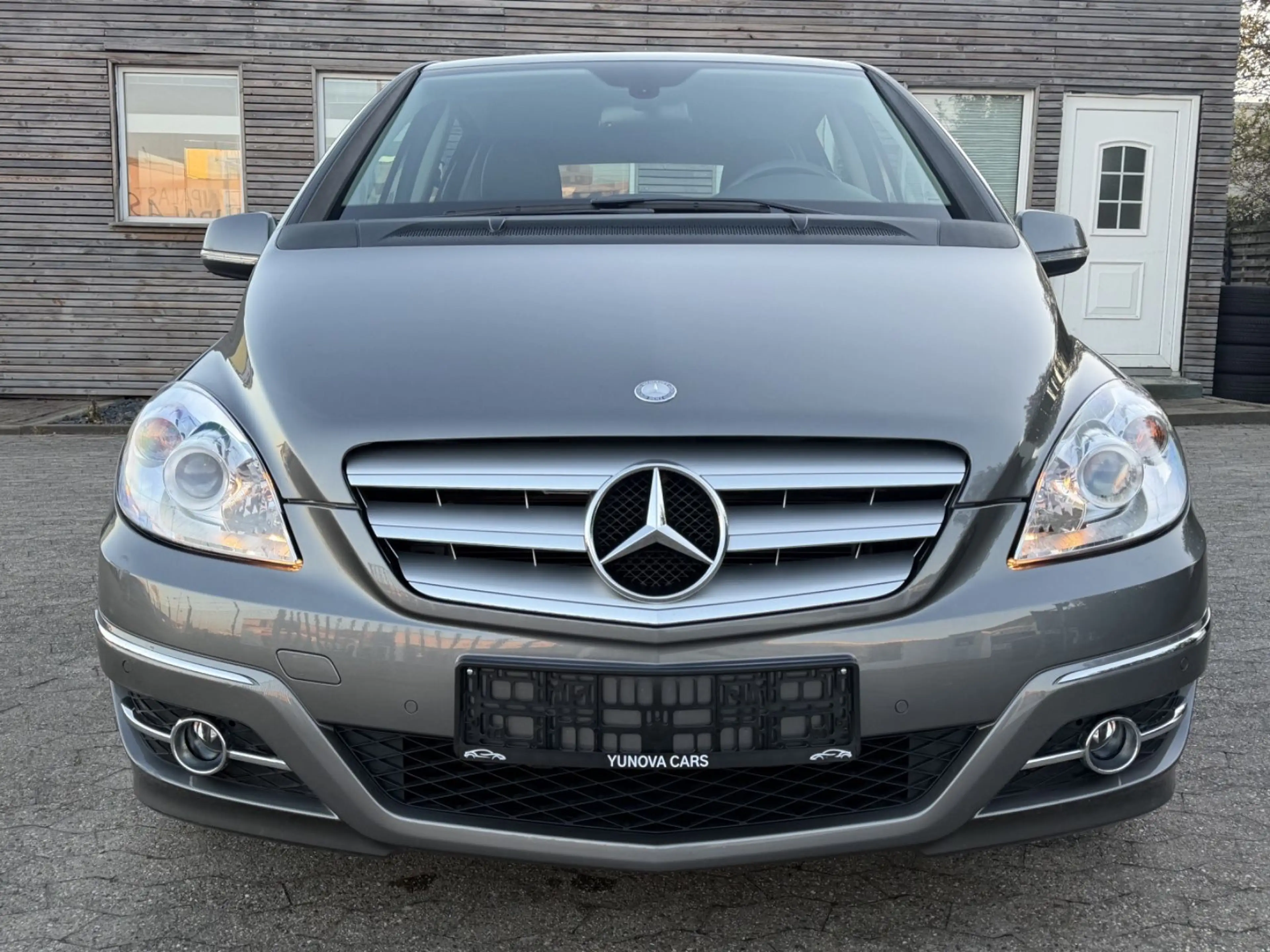 Mercedes-Benz B 200 PDC Sitzheizung Anhängerkupplung HU/AU NEU — photo 2