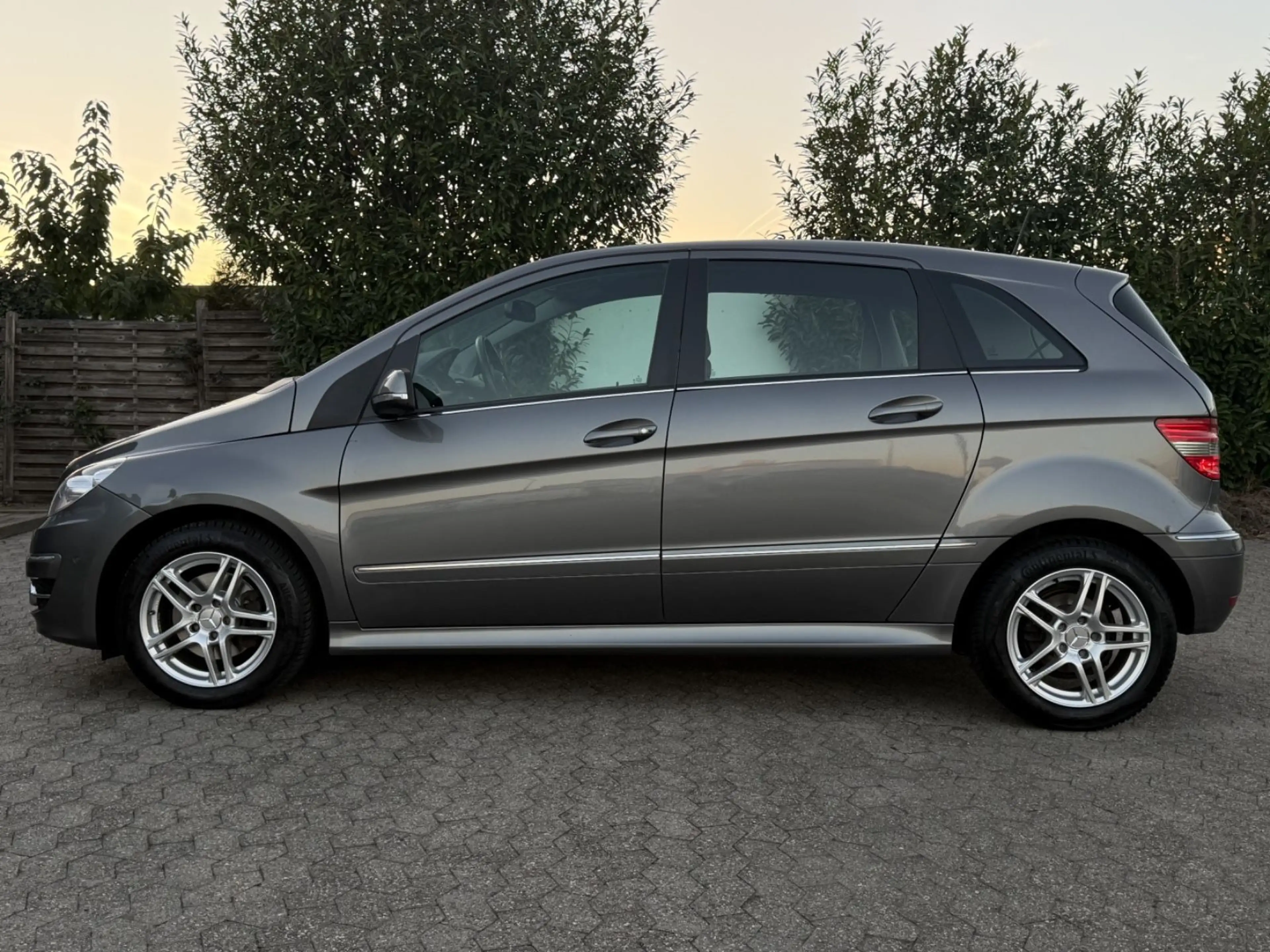 Mercedes-Benz B 200 PDC Sitzheizung Anhängerkupplung HU/AU NEU — photo 4
