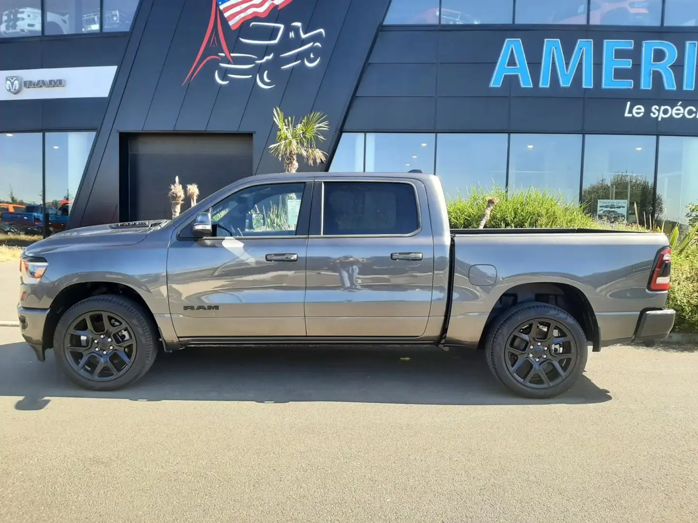 Dodge RAM 1500 CREW SPORT NIGHT EDITION Gris - 2