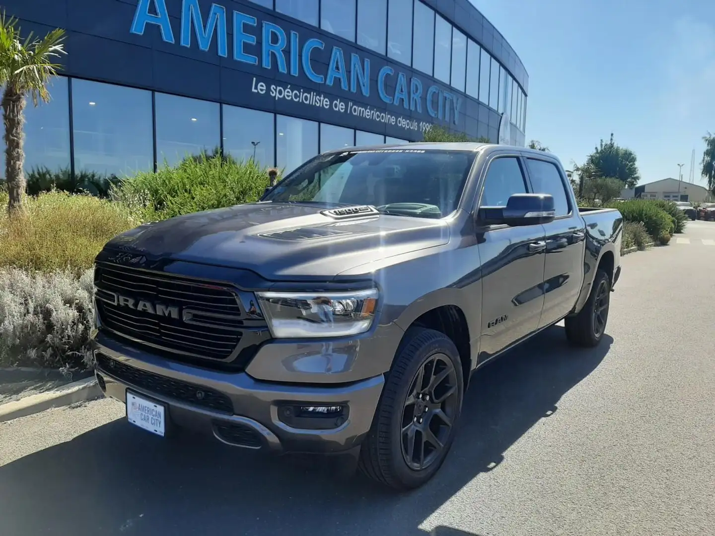 Dodge RAM 1500 CREW SPORT NIGHT EDITION Gris - 1