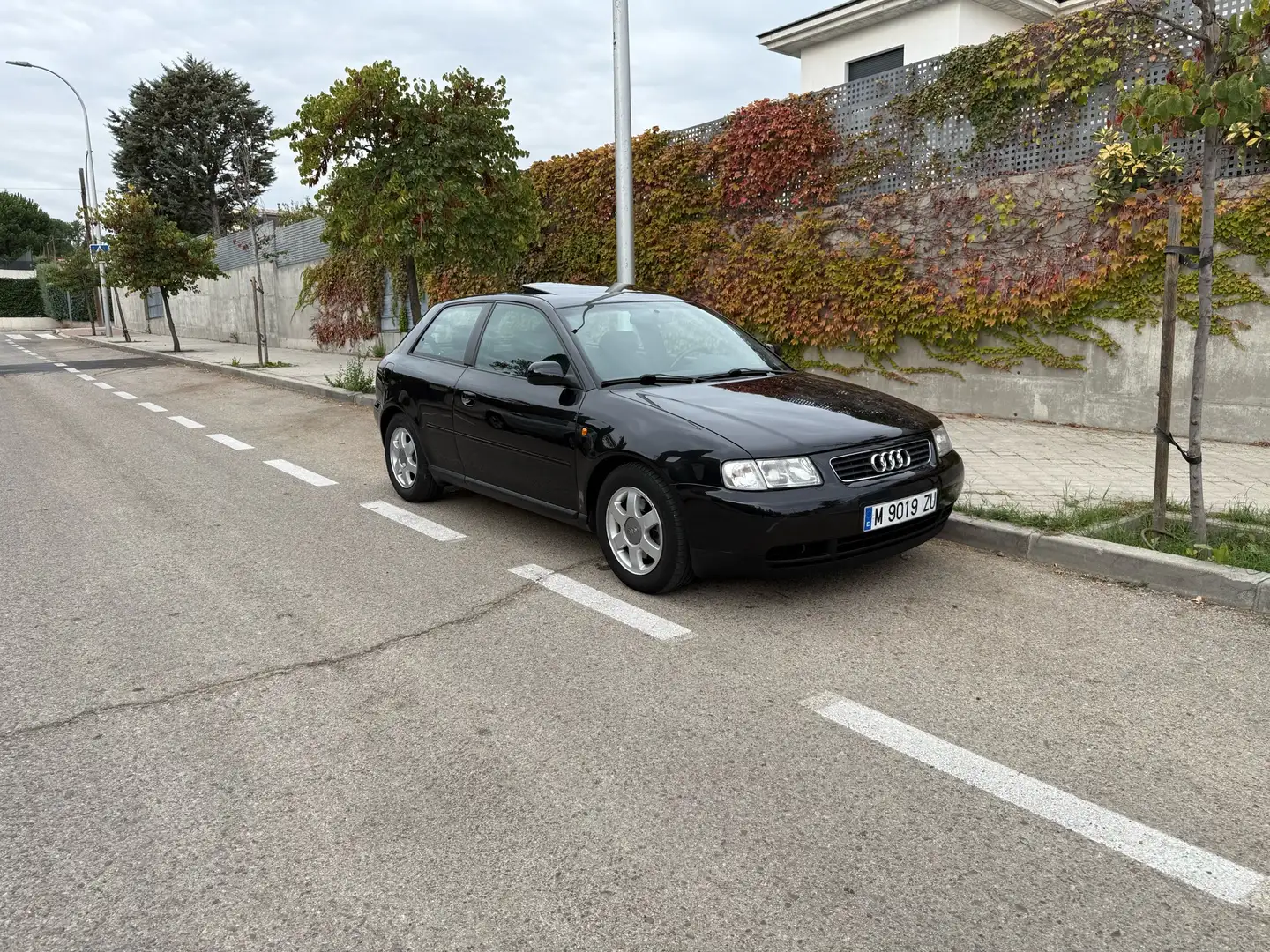 Audi A3 1.8 Turbo Ambition Schwarz - 1