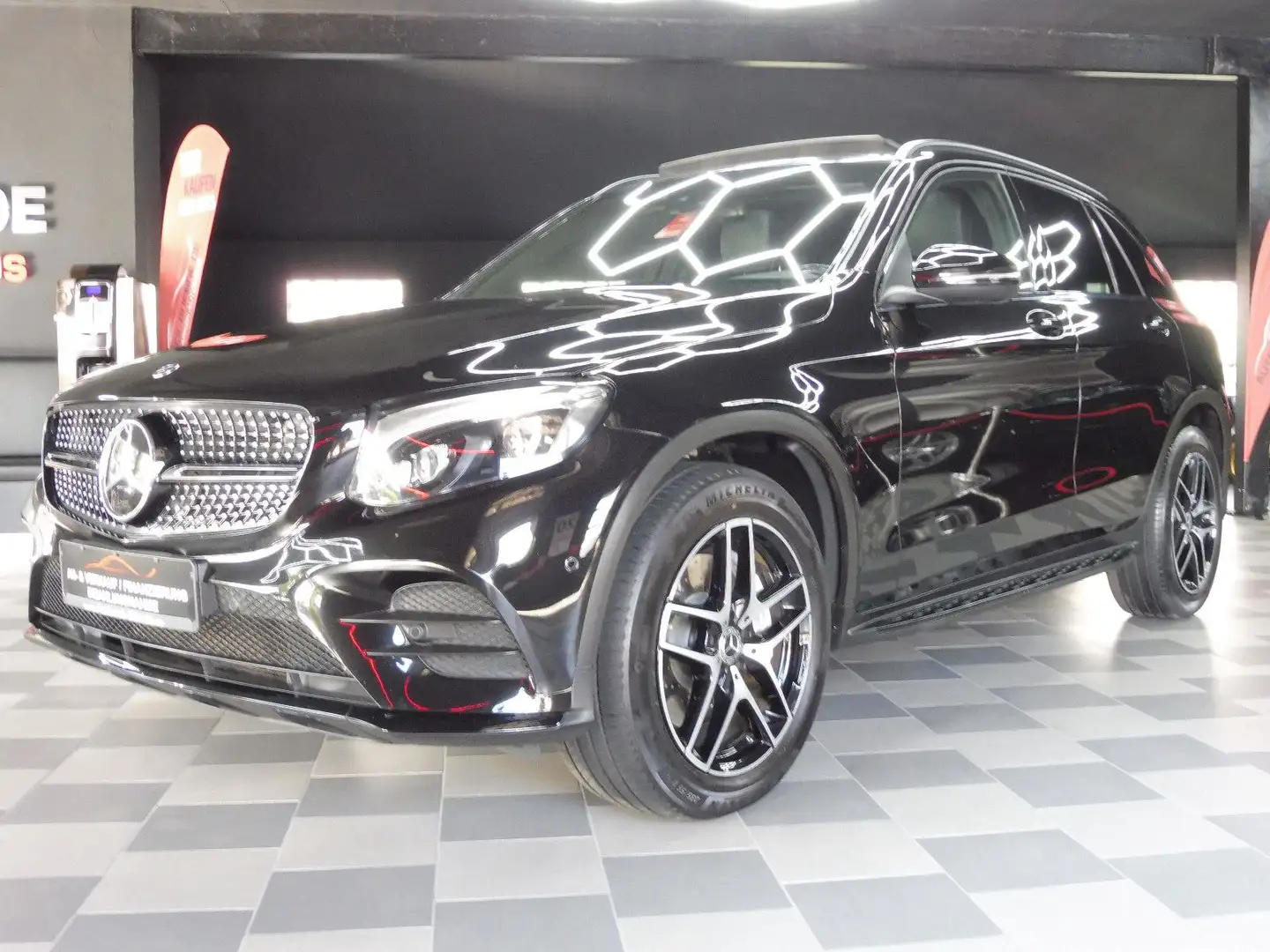 Mercedes-Benz GLC 350 d 4Matic AMG-Line/Pano/Kam/Spur/Distronic Schwarz - 2
