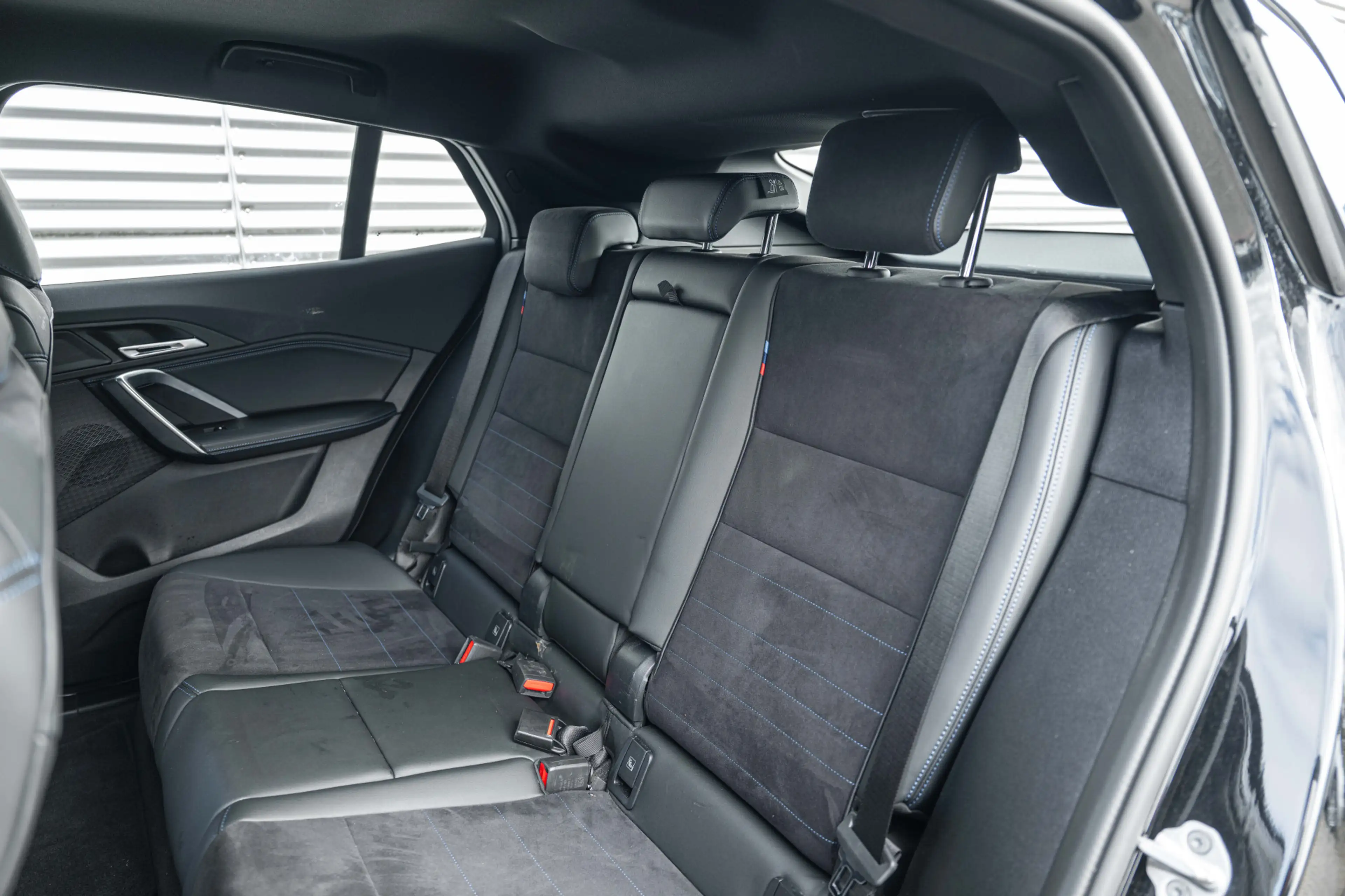 BMW iX2 xDrive30 M Sport / Sportstoelen / Stoelverwarming — photo 12