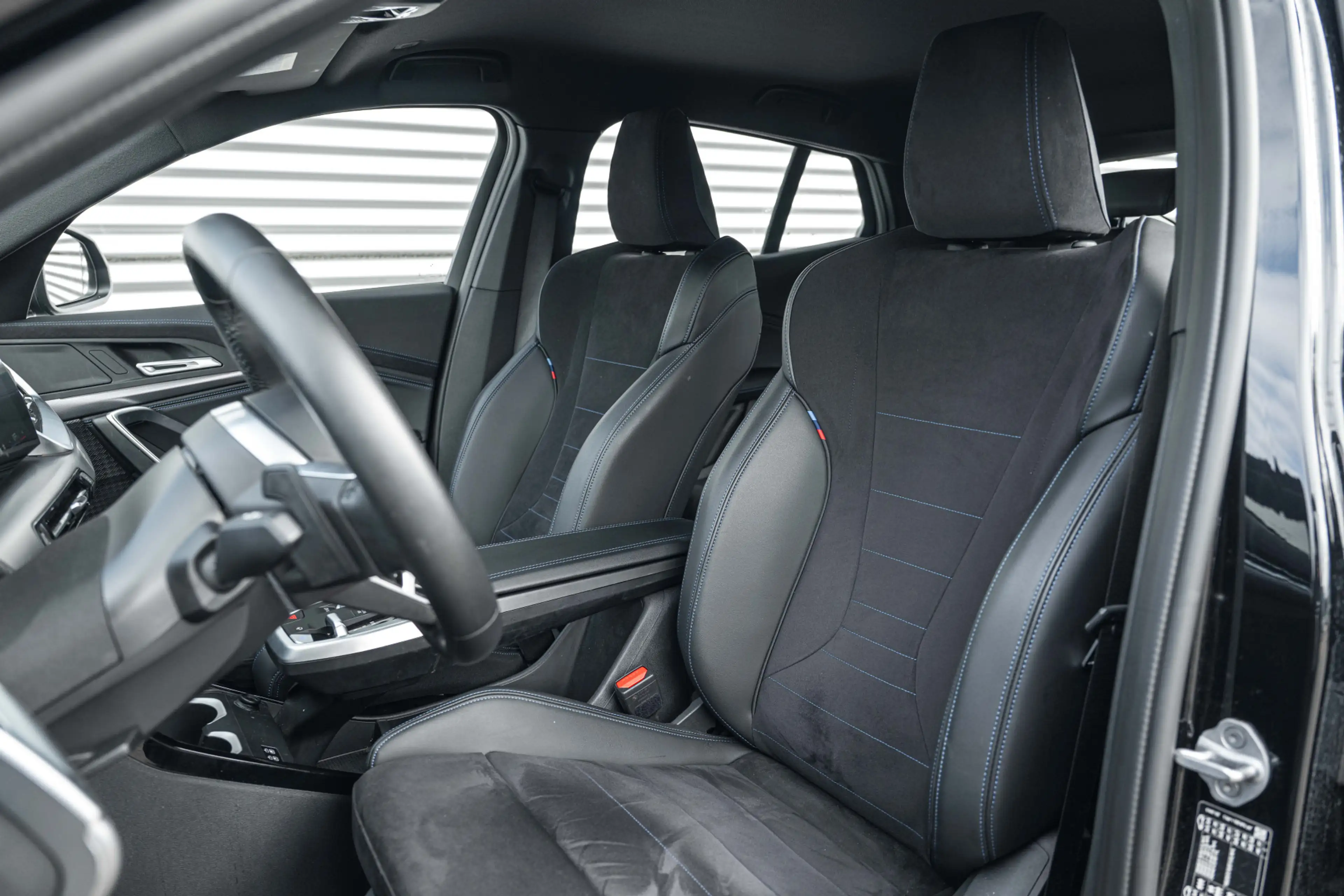 BMW iX2 xDrive30 M Sport / Sportstoelen / Stoelverwarming — photo 5