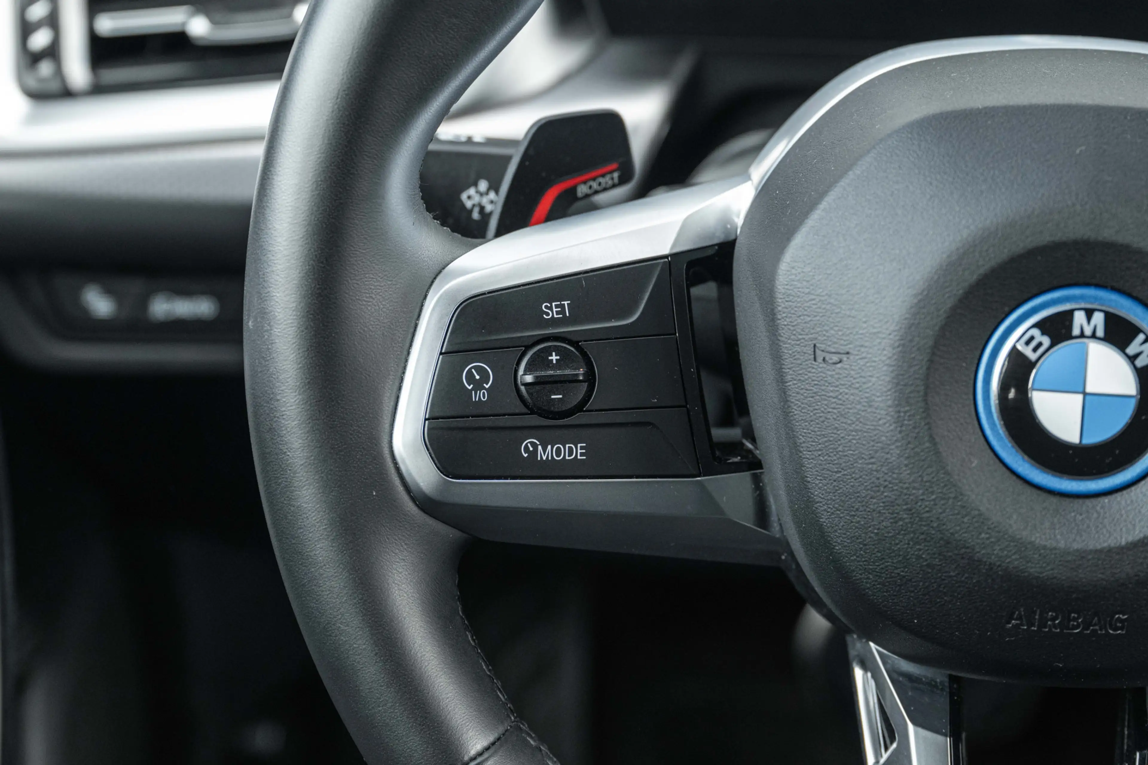 BMW iX2 xDrive30 M Sport / Sportstoelen / Stoelverwarming — photo 8