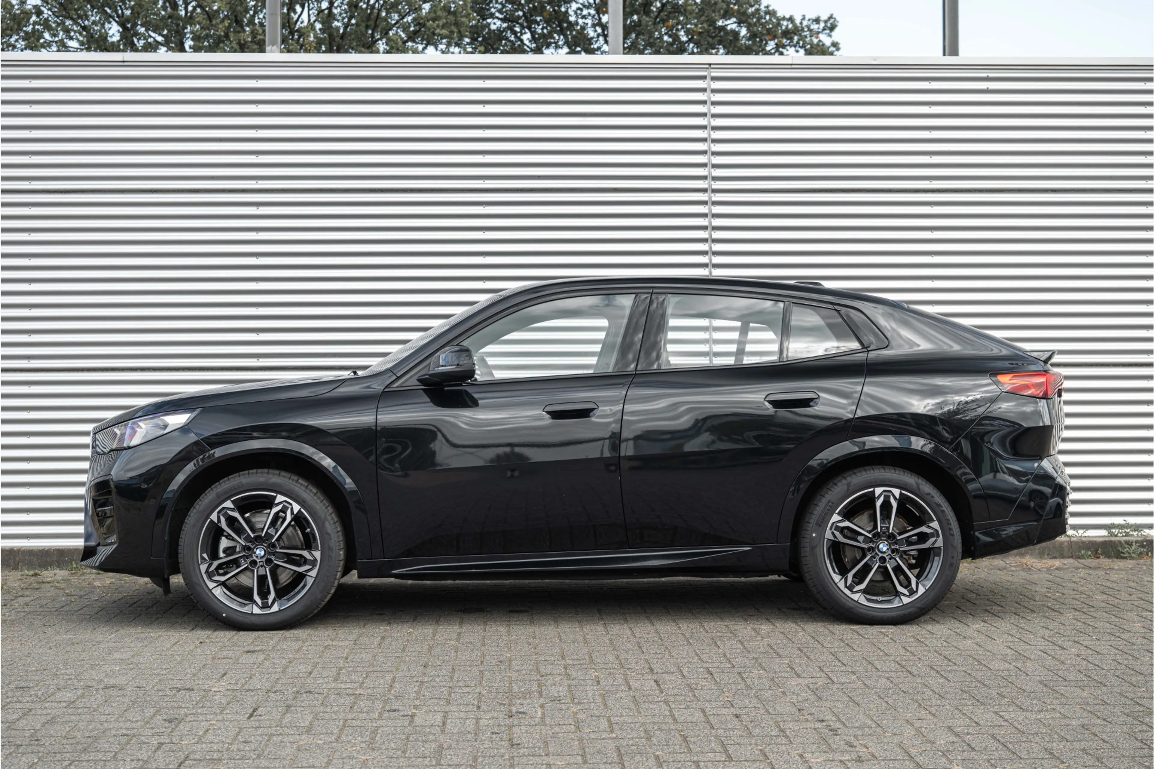 BMW iX2 xDrive30 M Sport / Sportstoelen / Stoelverwarming — photo 2