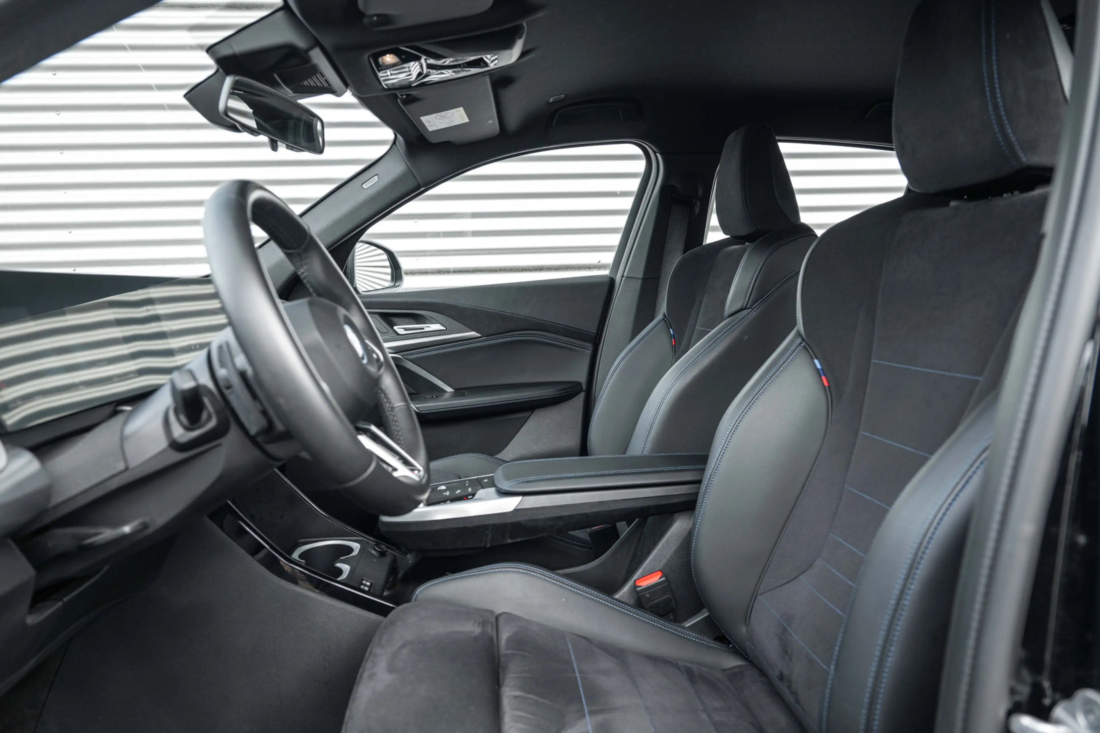 BMW iX2 xDrive30 M Sport / Sportstoelen / Stoelverwarming — photo 13