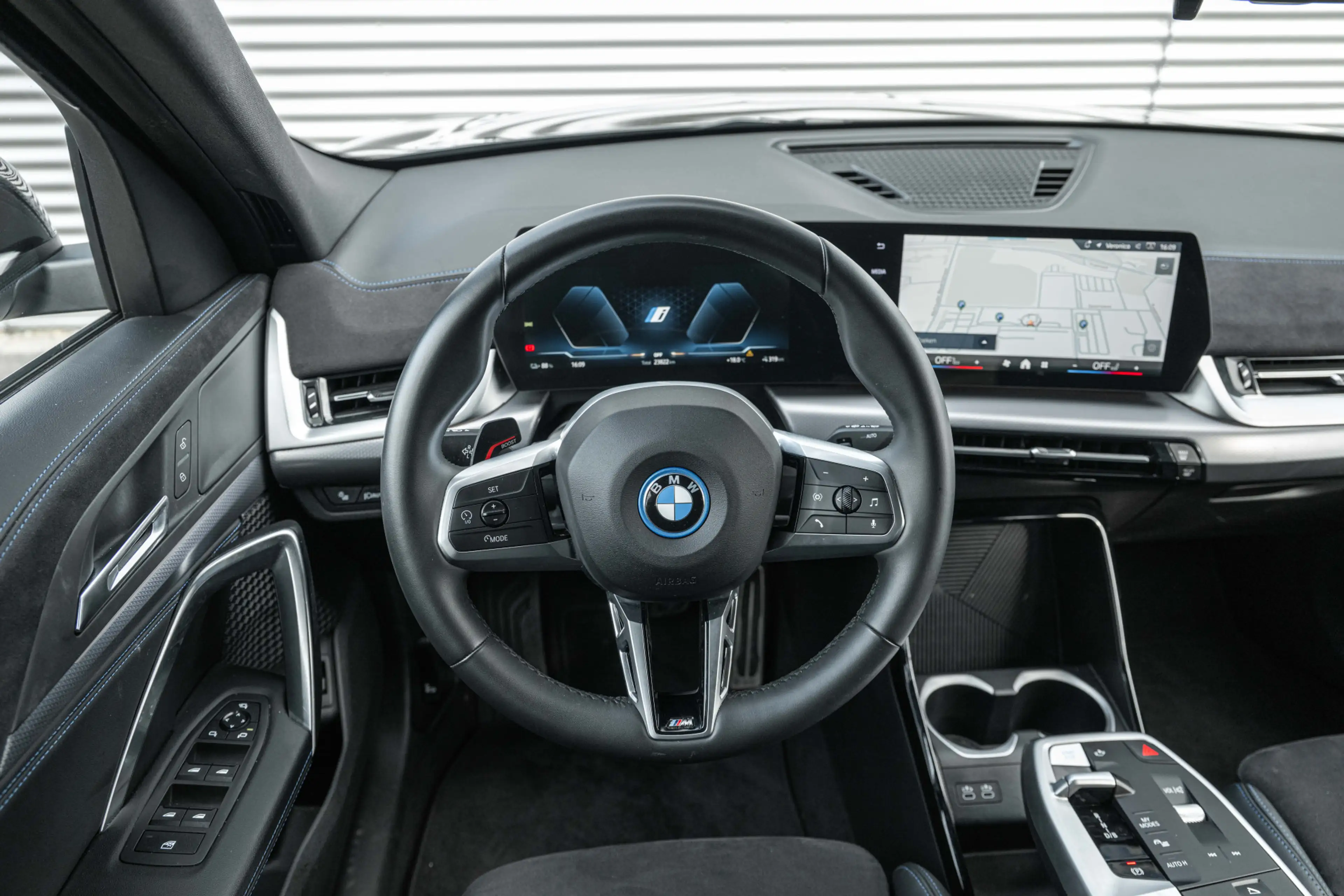 BMW iX2 xDrive30 M Sport / Sportstoelen / Stoelverwarming — photo 6