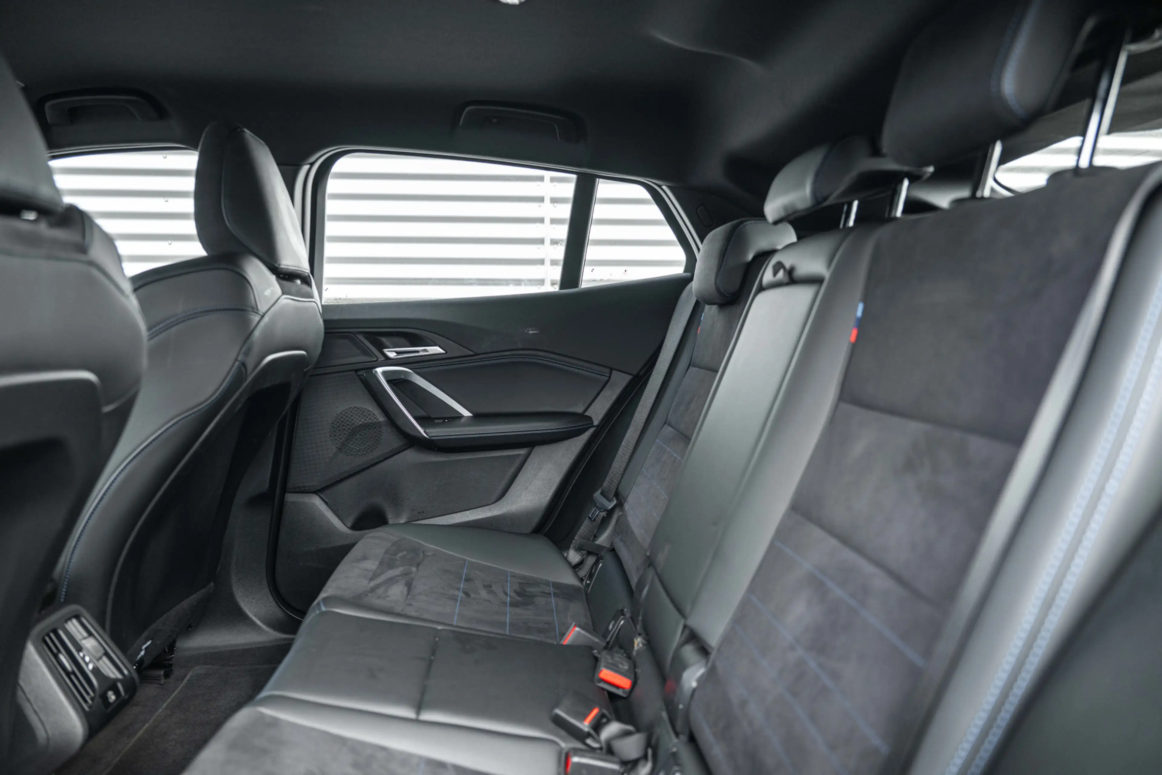 BMW iX2 xDrive30 M Sport / Sportstoelen / Stoelverwarming — photo 14