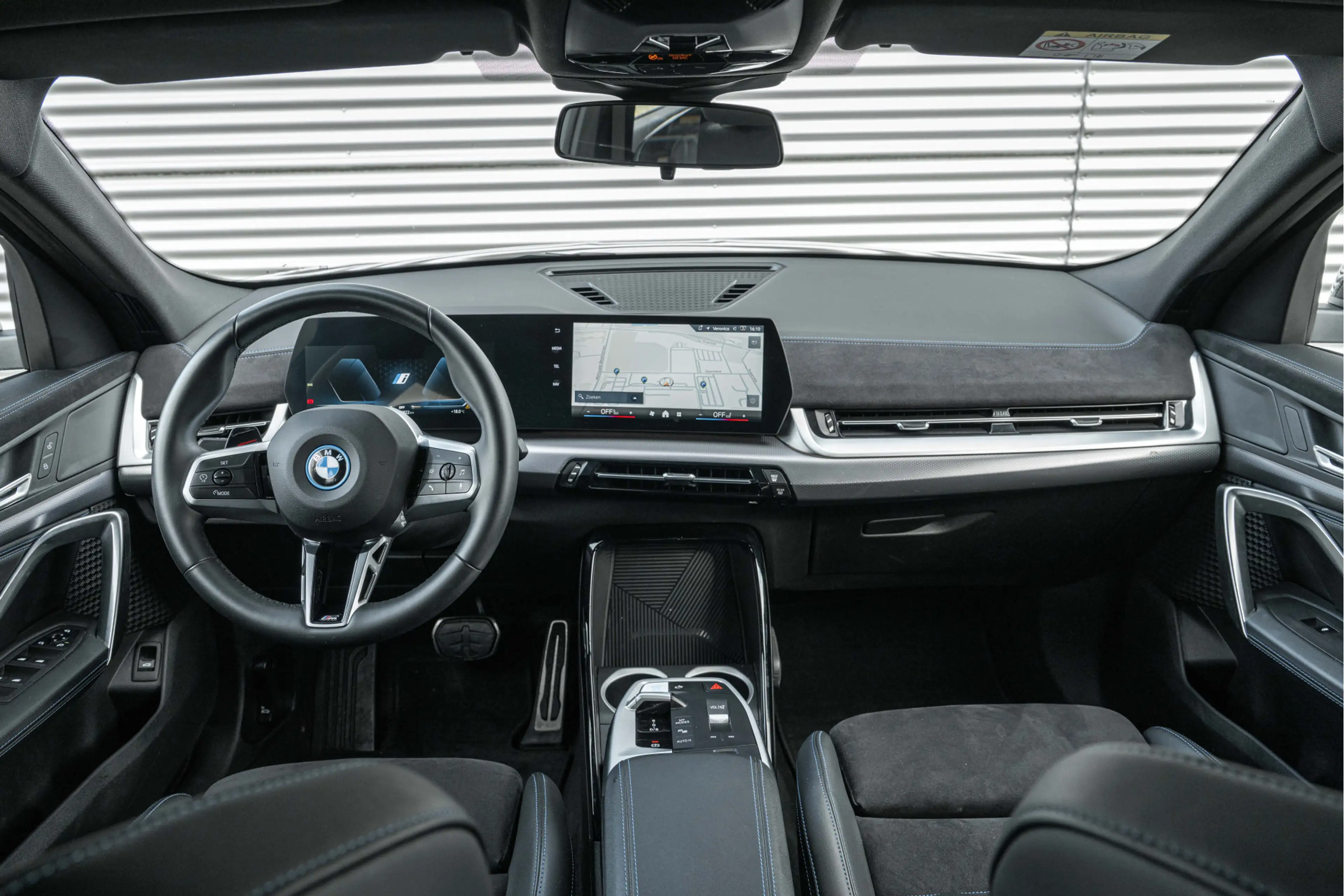 BMW iX2 xDrive30 M Sport / Sportstoelen / Stoelverwarming — photo 11