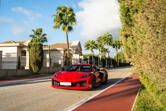 Chevrolet Corvette E-Ray 3LZ Convertible