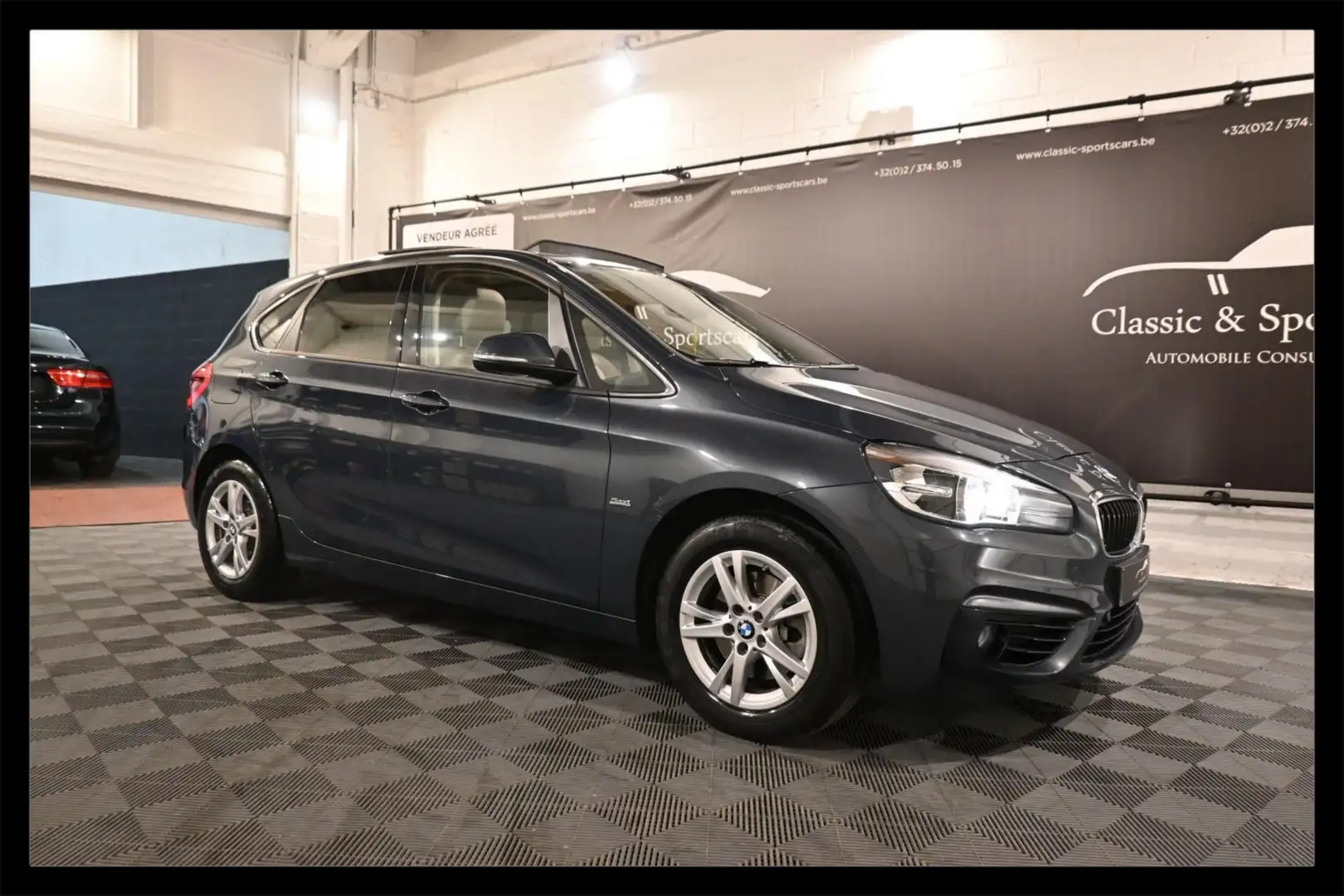 BMW 218 218iA Active Tourer / AUTO / TOIT PANO / GPS NAVI Gris - 1