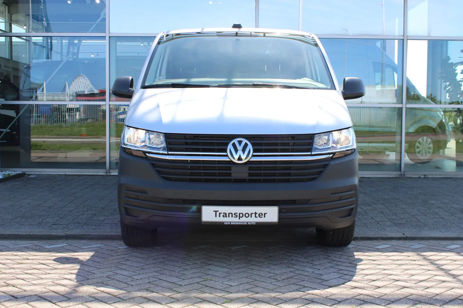 Volkswagen T6.1 Transporter L2 | 2.0 TDI 150 PK | DSG Automaat | Cruise | NAVI Gris - 2