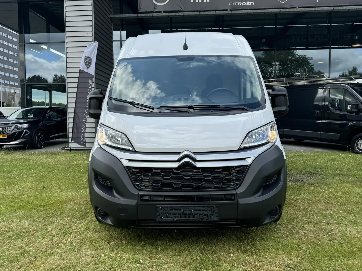 Citroen Jumper ë-Jumper 3.5t L3H2 Zwaar 75kWh Automaat 3-Pers. | Bílá - 2