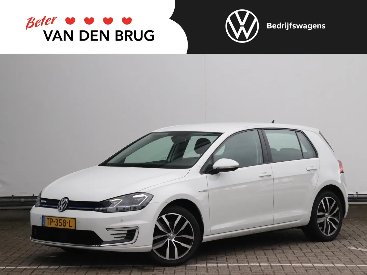 Volkswagen e-Golf e-Golf 36kWh | Warmtepomp | Navigatie | Parkeersen Wit - 1