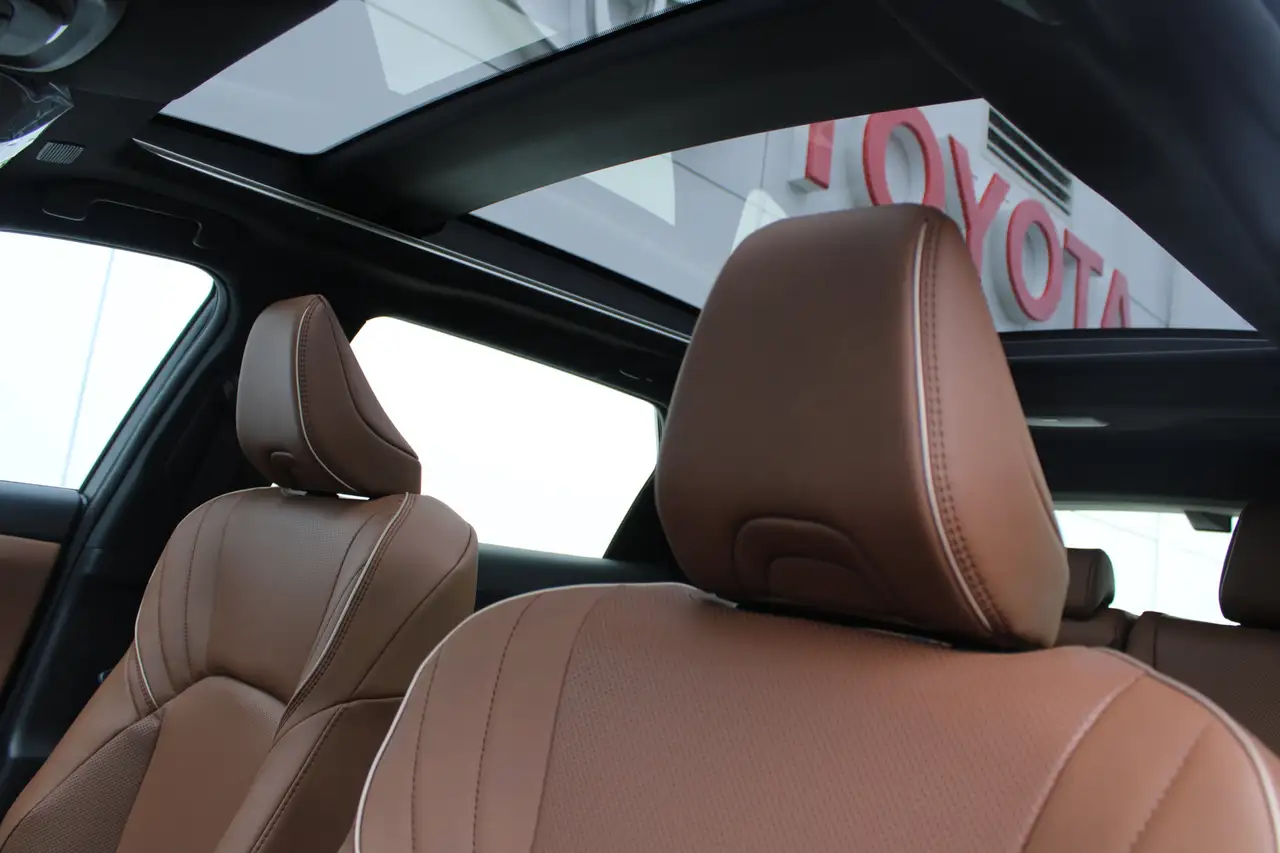 Toyota Crown снимка Toyota Crown