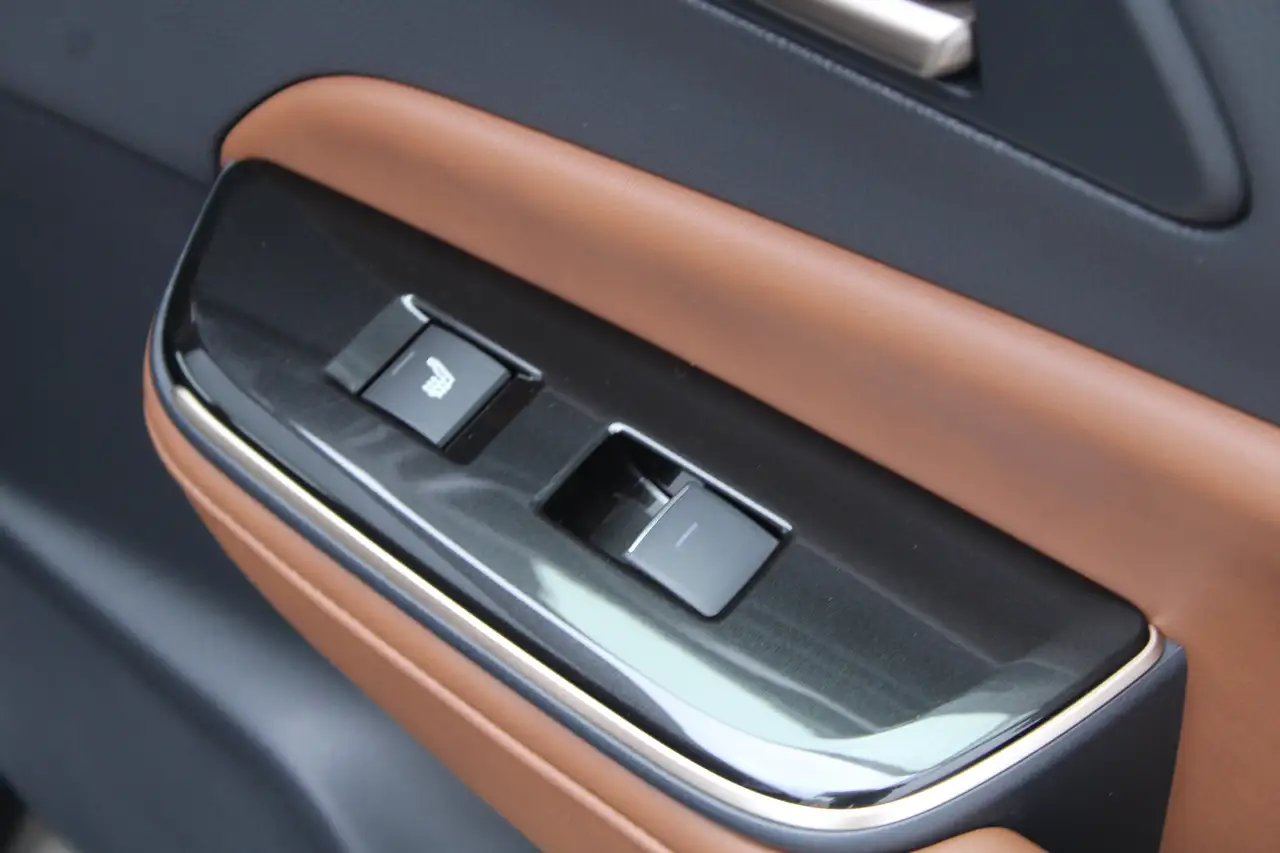 Toyota Crown снимка Toyota Crown