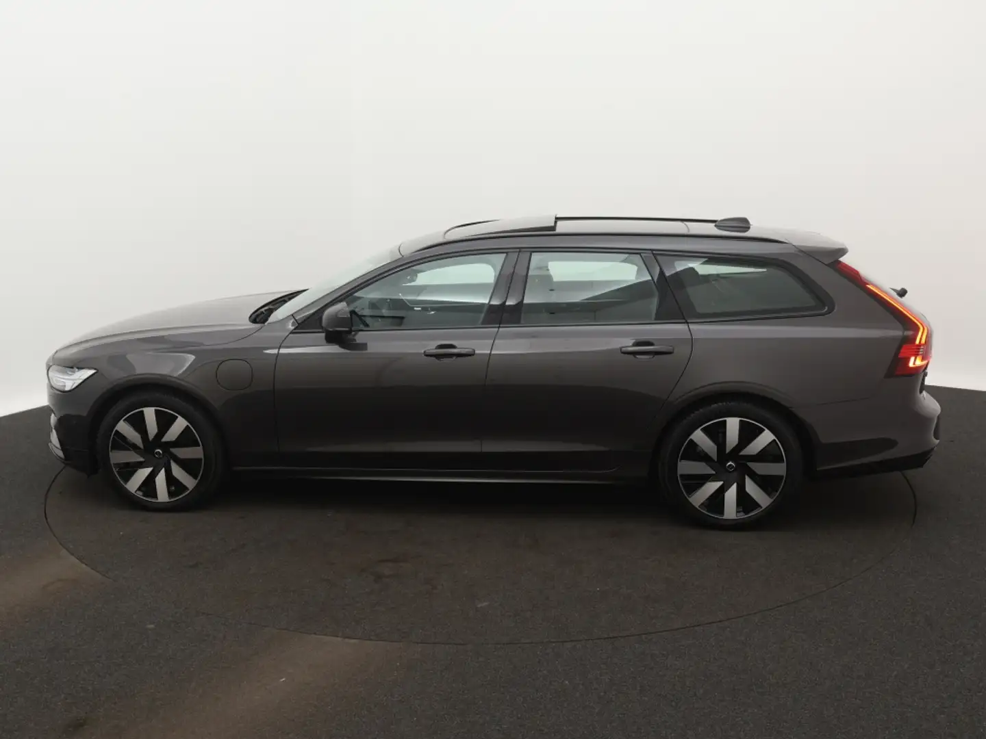 Volvo V90 2.0 T6 AWD Ultimate | Panorama dak | Camera | H&K Grijs - 2