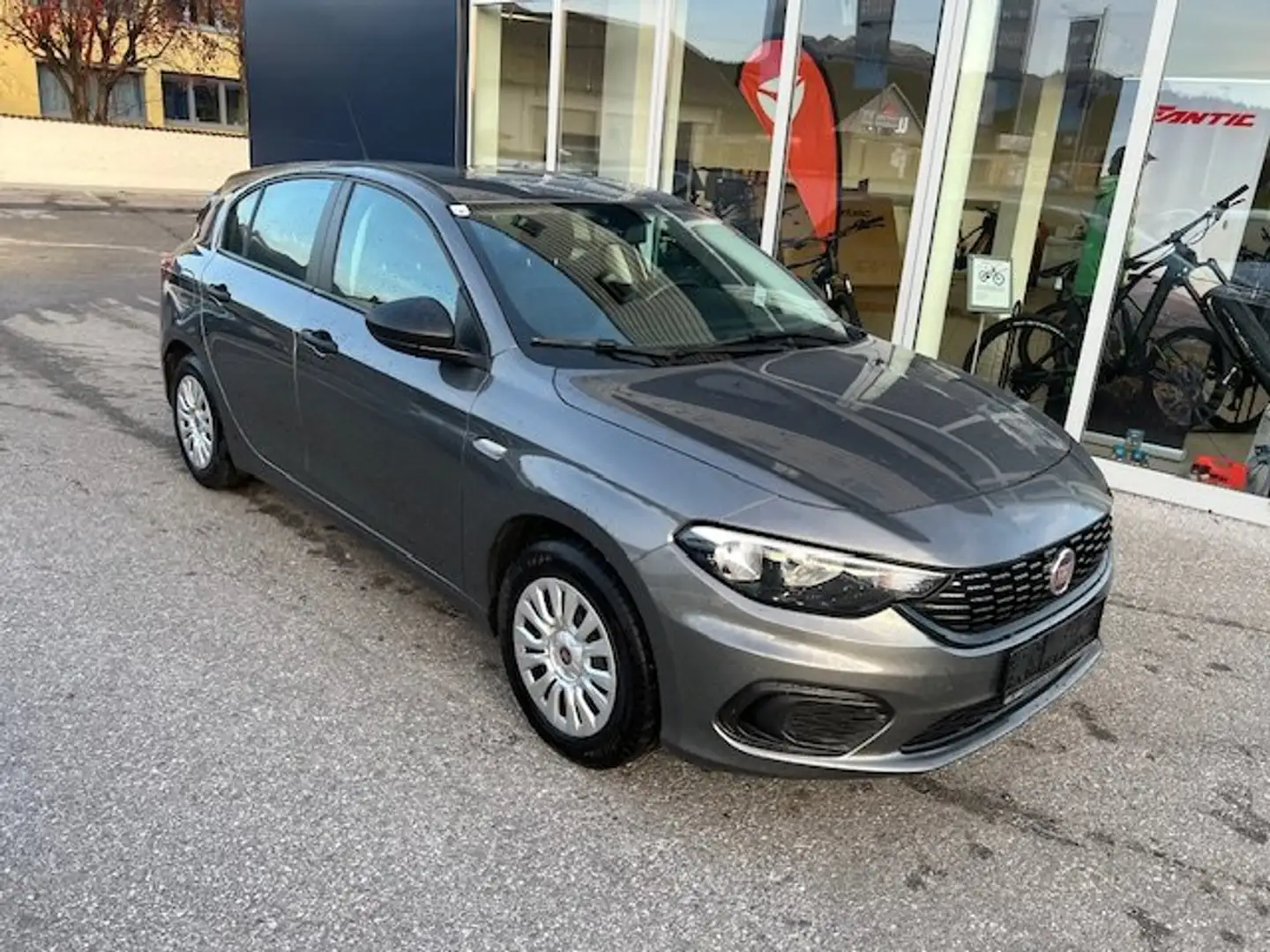 Fiat Tipo 1,4 95 Pop *42.000 km*Top Zustand* Grau - 1