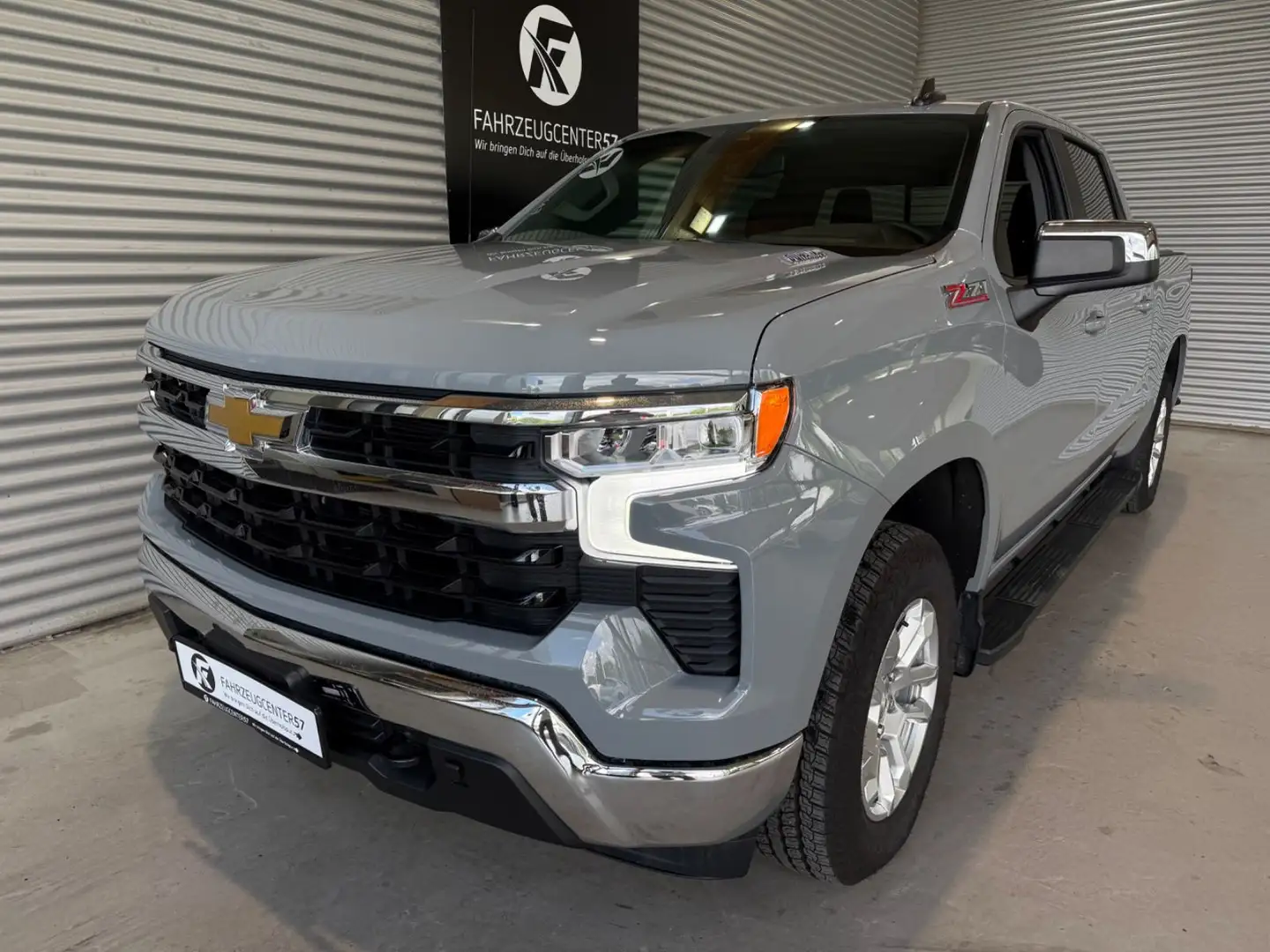 Chevrolet Silverado V6 1500 4WD Crew Cab 147"/ACC/CARPLAY/ Šedá - 2