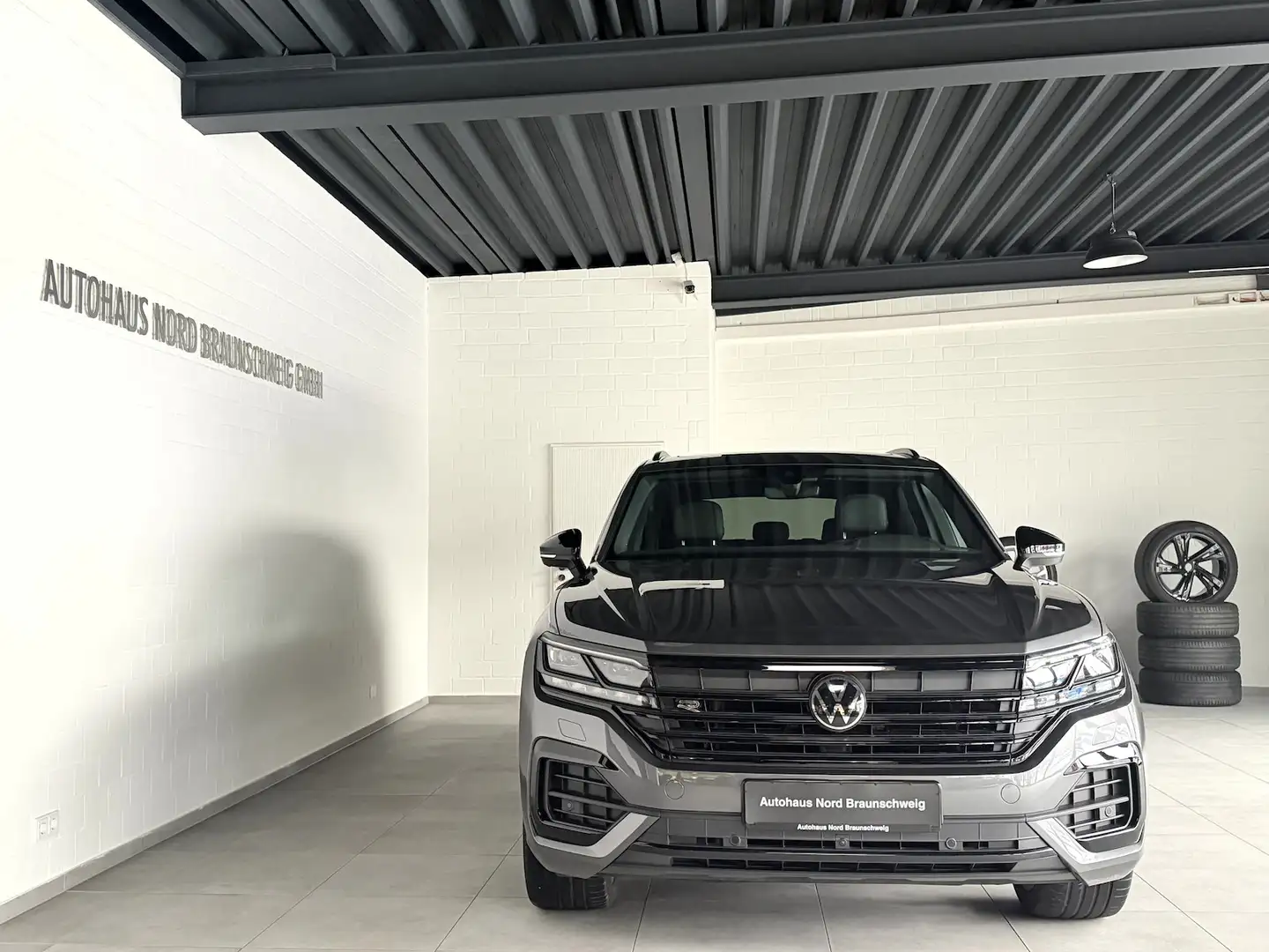Volkswagen Touareg 3.0TDI R line*BlackStyle*Pano*AHK*IQ*360* Gris - 2