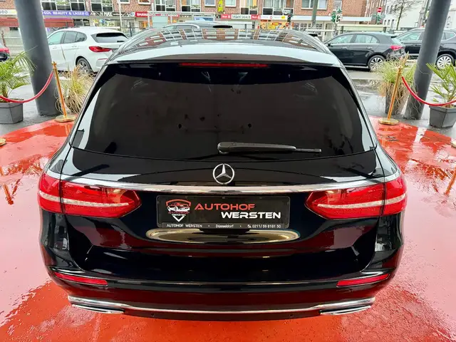 Mercedes-Benz E-Class view 4