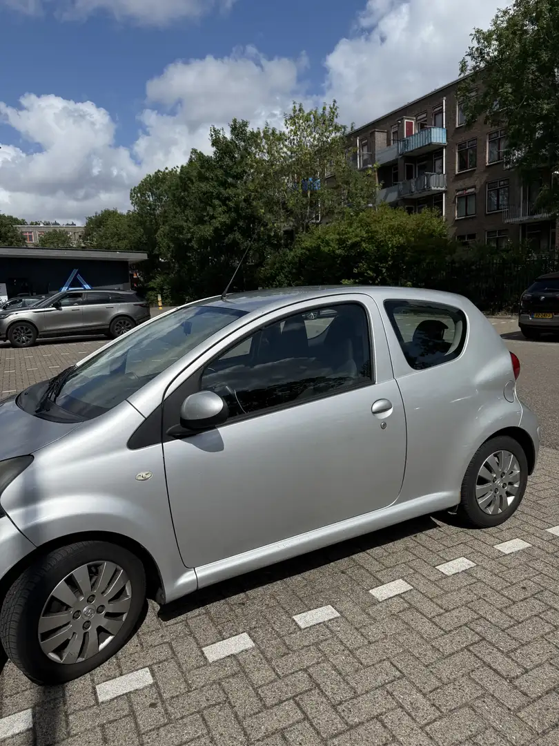 Toyota Aygo Aygo Base / Comfort Grijs - 1