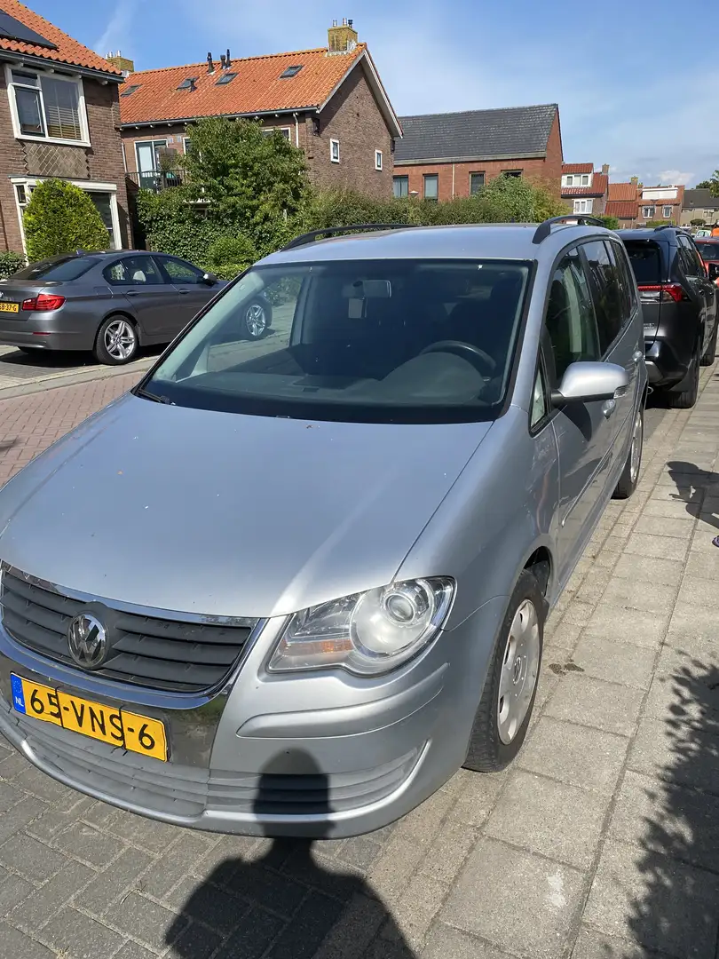 Volkswagen Touran 1.9 TDI DSG Highline - 2