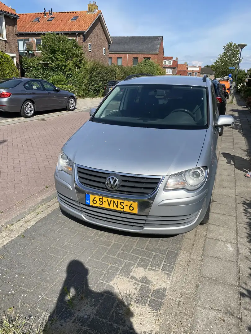 Volkswagen Touran 1.9 TDI DSG Highline - 1