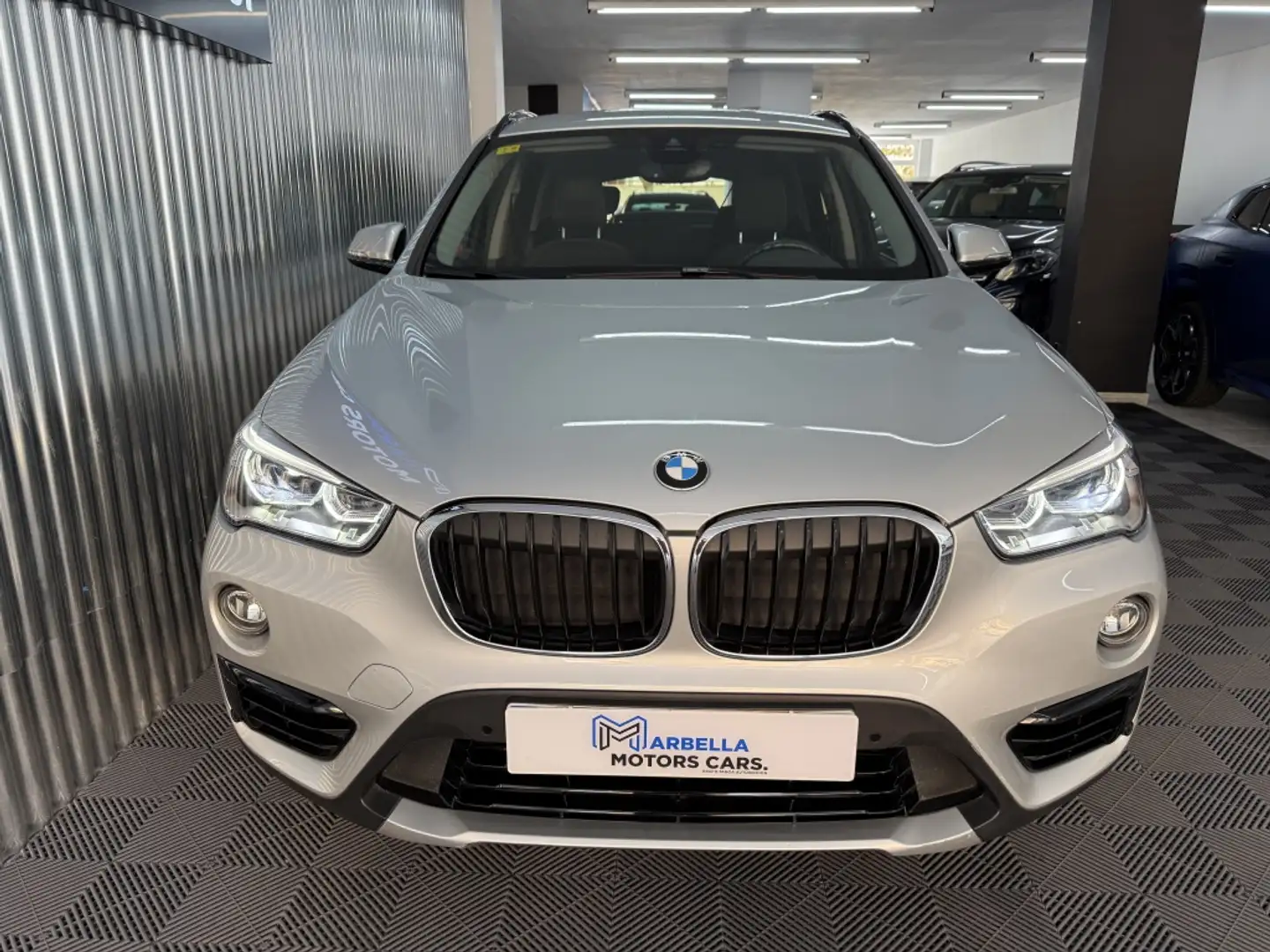 BMW X1 sDrive 18iA Gris - 2